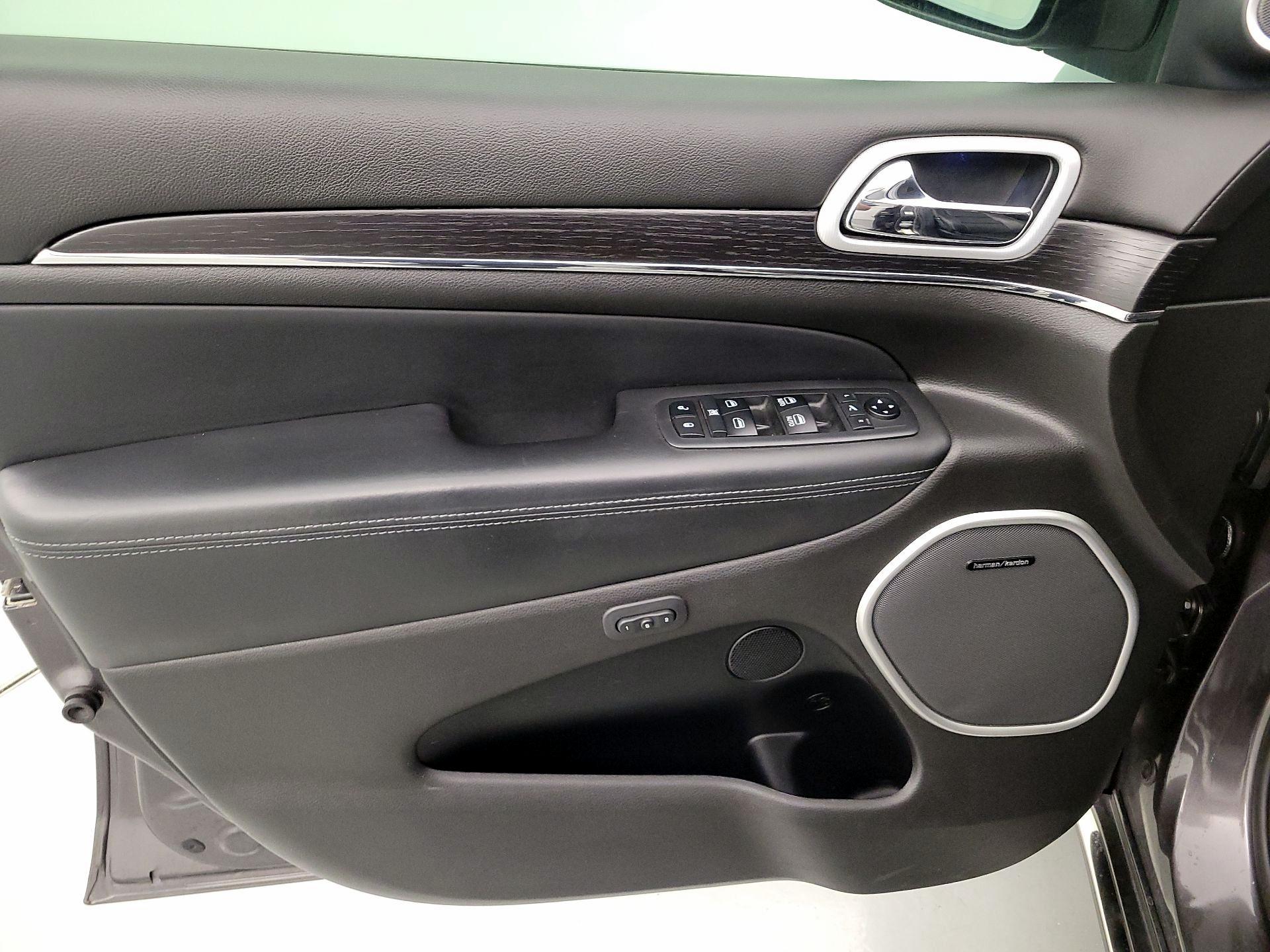 Thumbnail: 2019 Jeep Grand Cherokee - 12