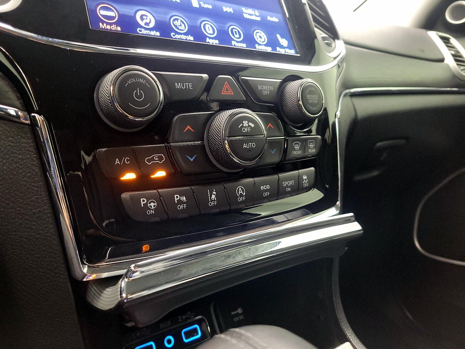 Thumbnail: 2019 Jeep Grand Cherokee - 16