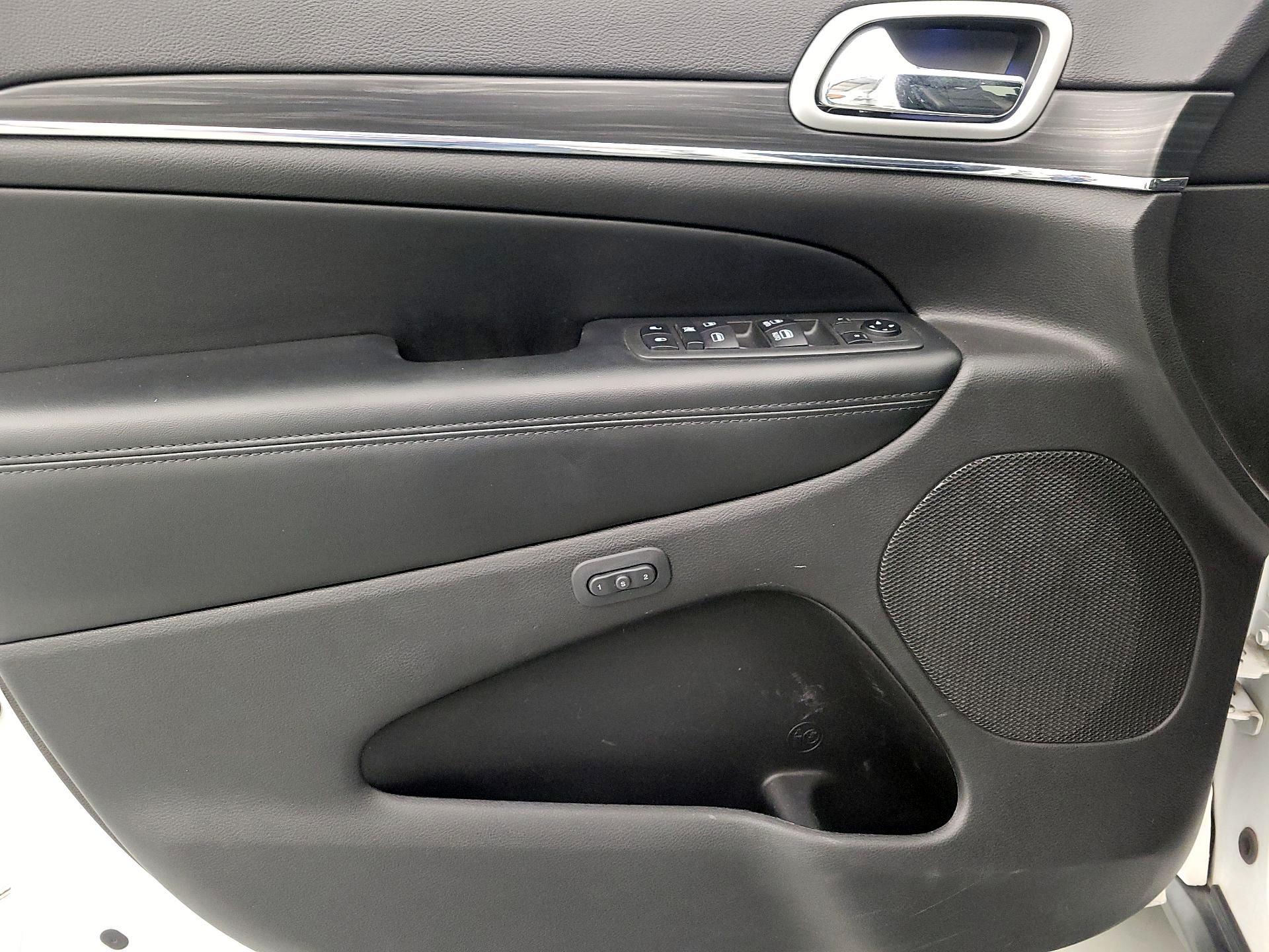 Thumbnail: 2019 Jeep Grand Cherokee - 12