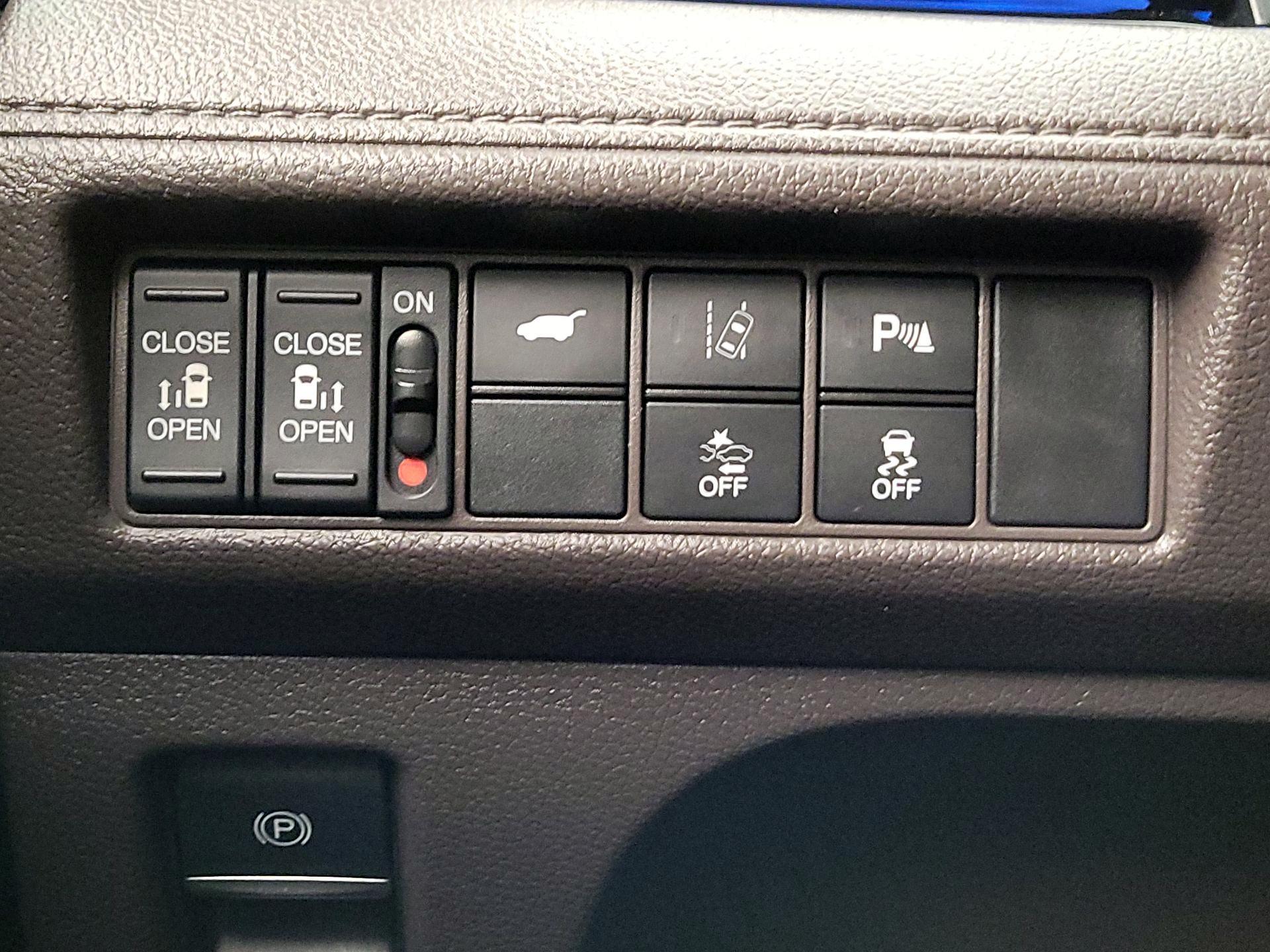 Thumbnail: 2018 Honda Odyssey - 13