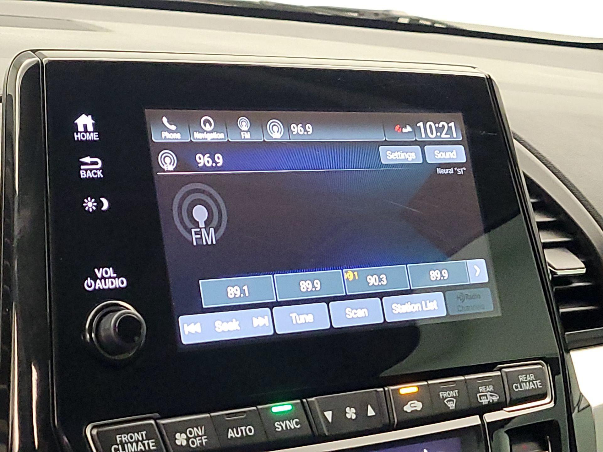 Thumbnail: 2018 Honda Odyssey - 16