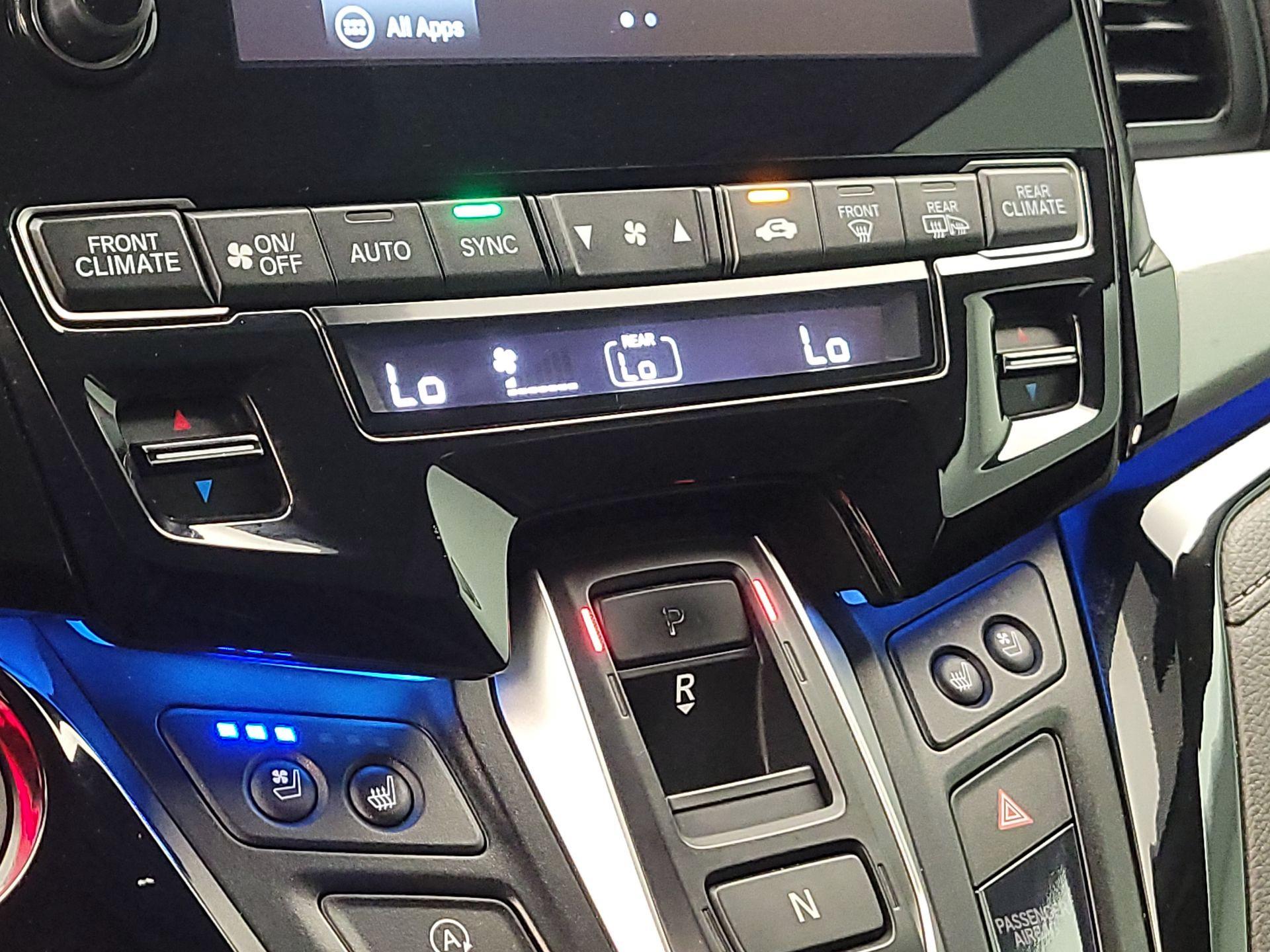 Thumbnail: 2018 Honda Odyssey - 17