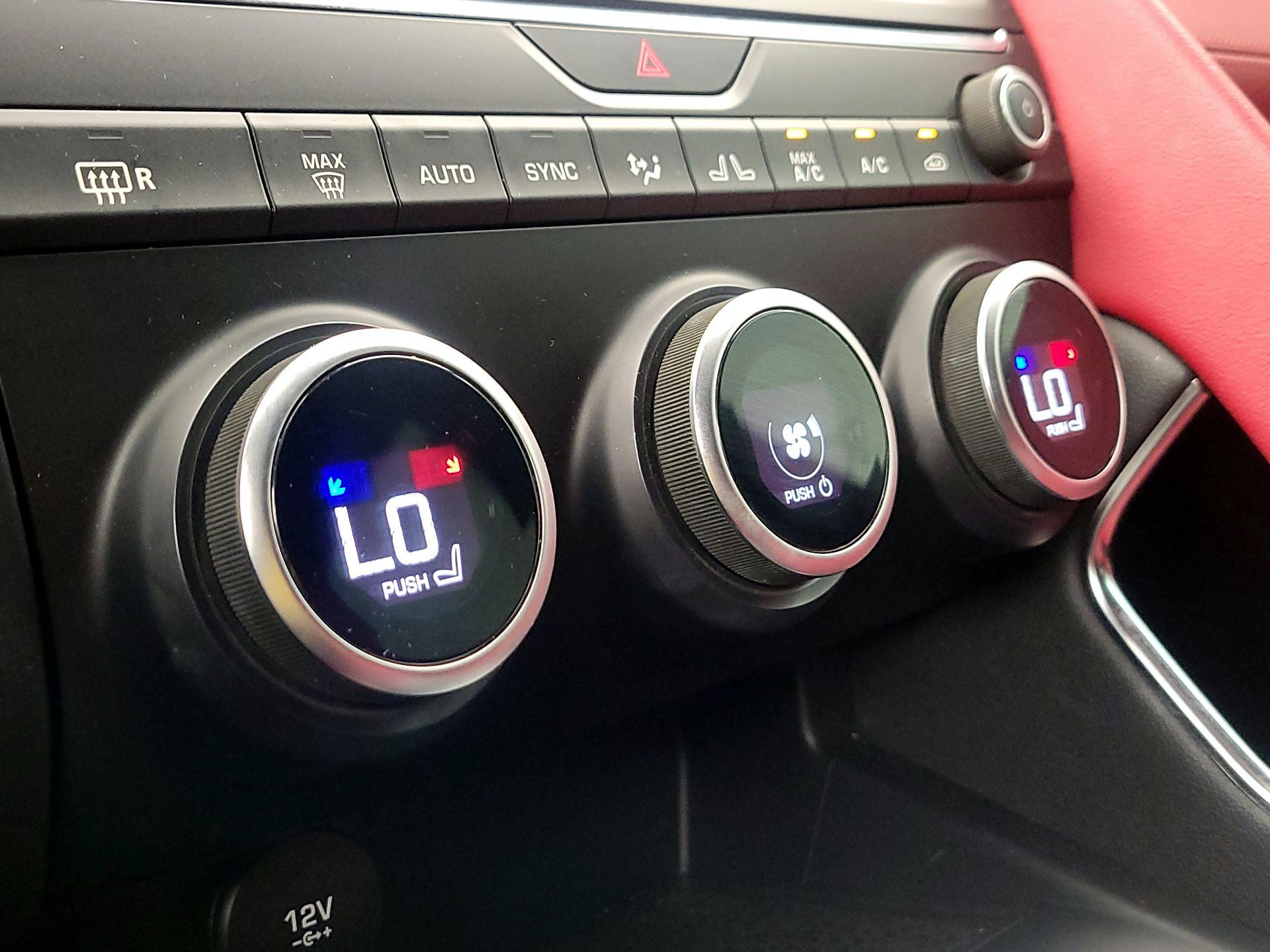 Thumbnail: 2020 Jaguar E-Pace - 17