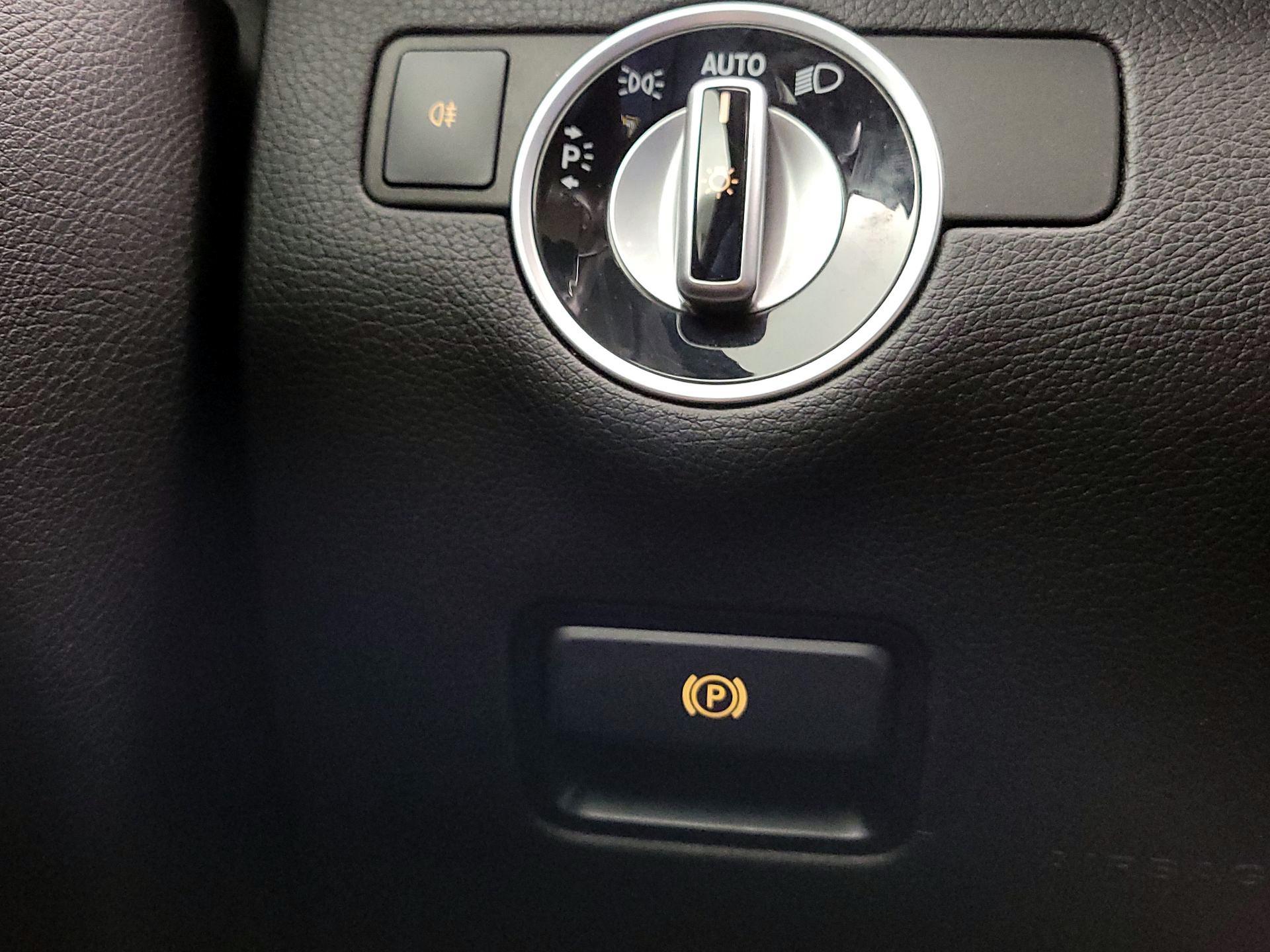 Thumbnail: 2015 Mercedes-Benz M-Class - 13