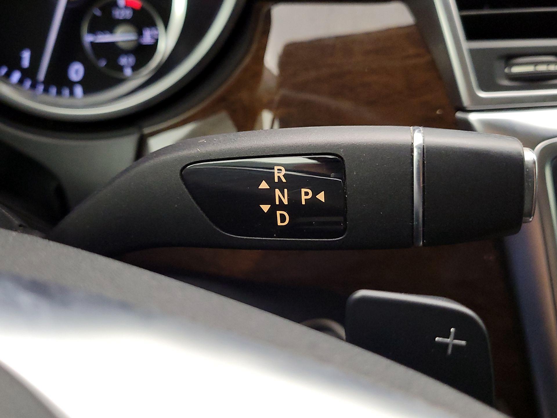 Thumbnail: 2015 Mercedes-Benz M-Class - 17