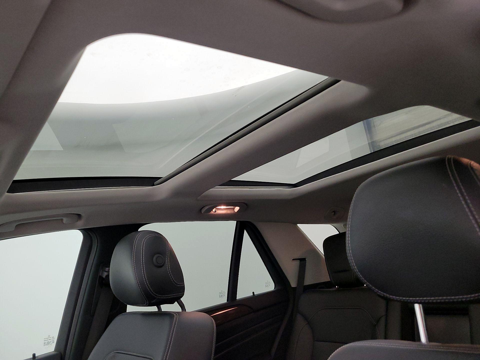 Thumbnail: 2015 Mercedes-Benz M-Class - 19