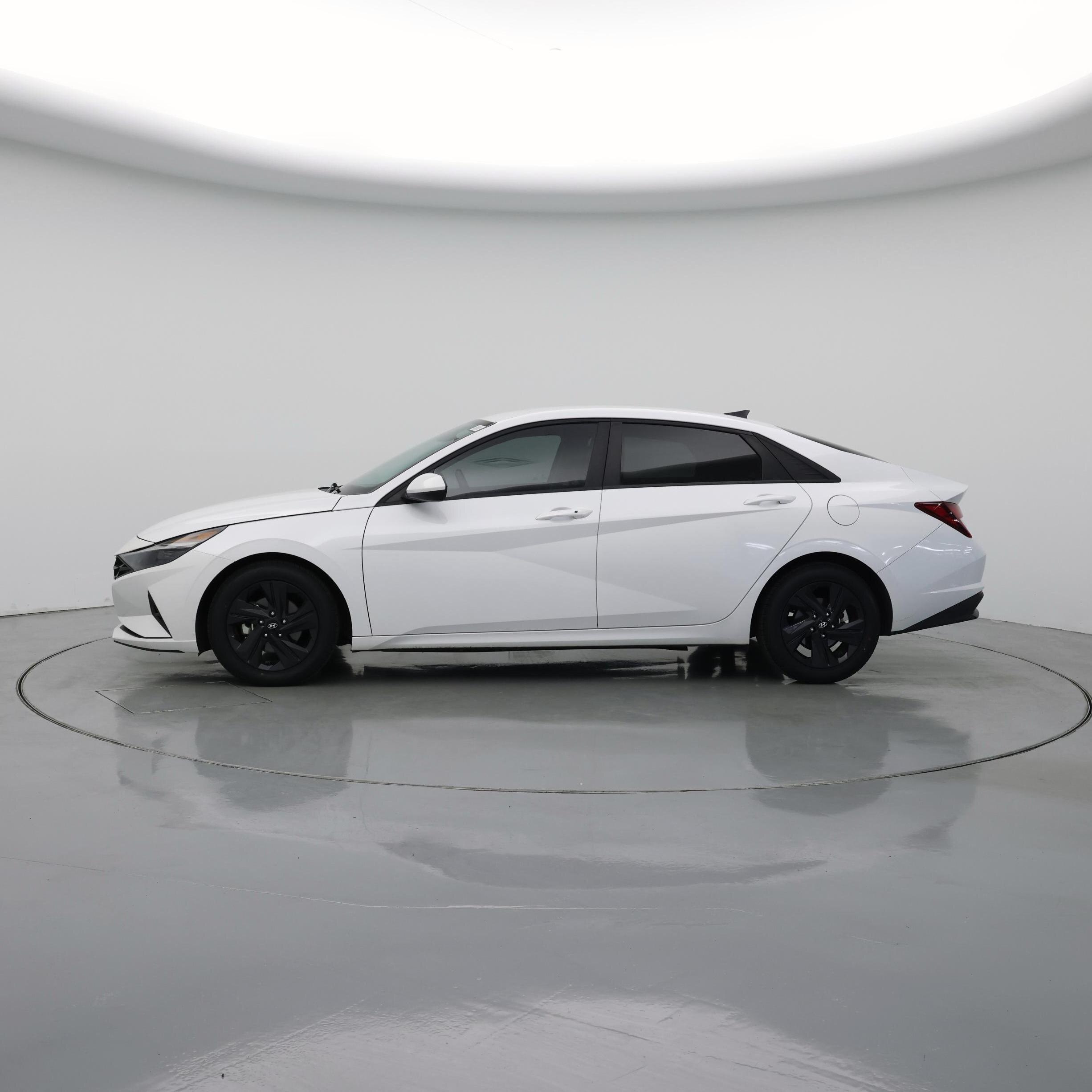 Thumbnail: 2022 Hyundai Elantra - 3