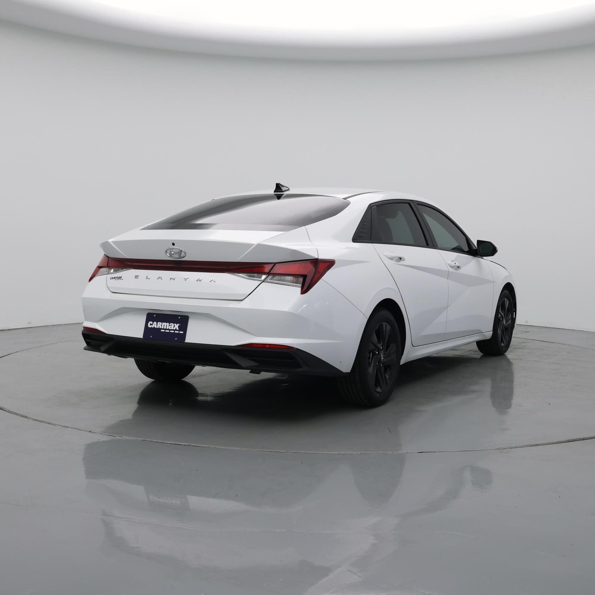 Thumbnail: 2022 Hyundai Elantra - 8