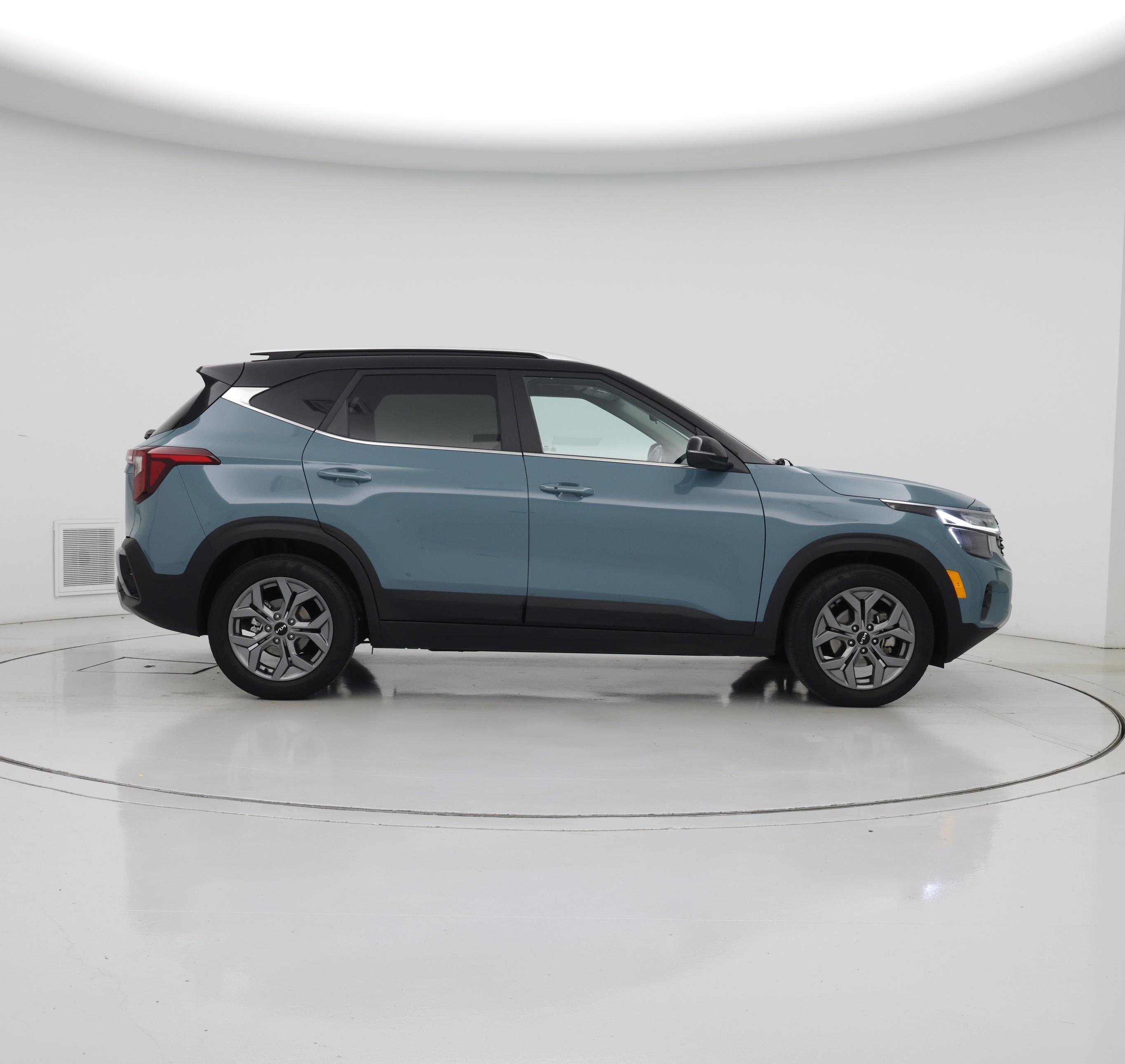 Thumbnail: 2024 Kia Seltos - 7