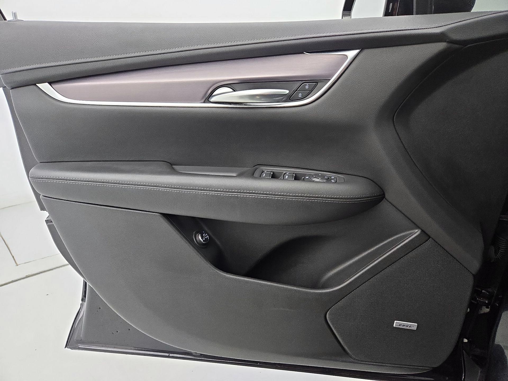 Thumbnail: 2021 Cadillac XT5 - 12