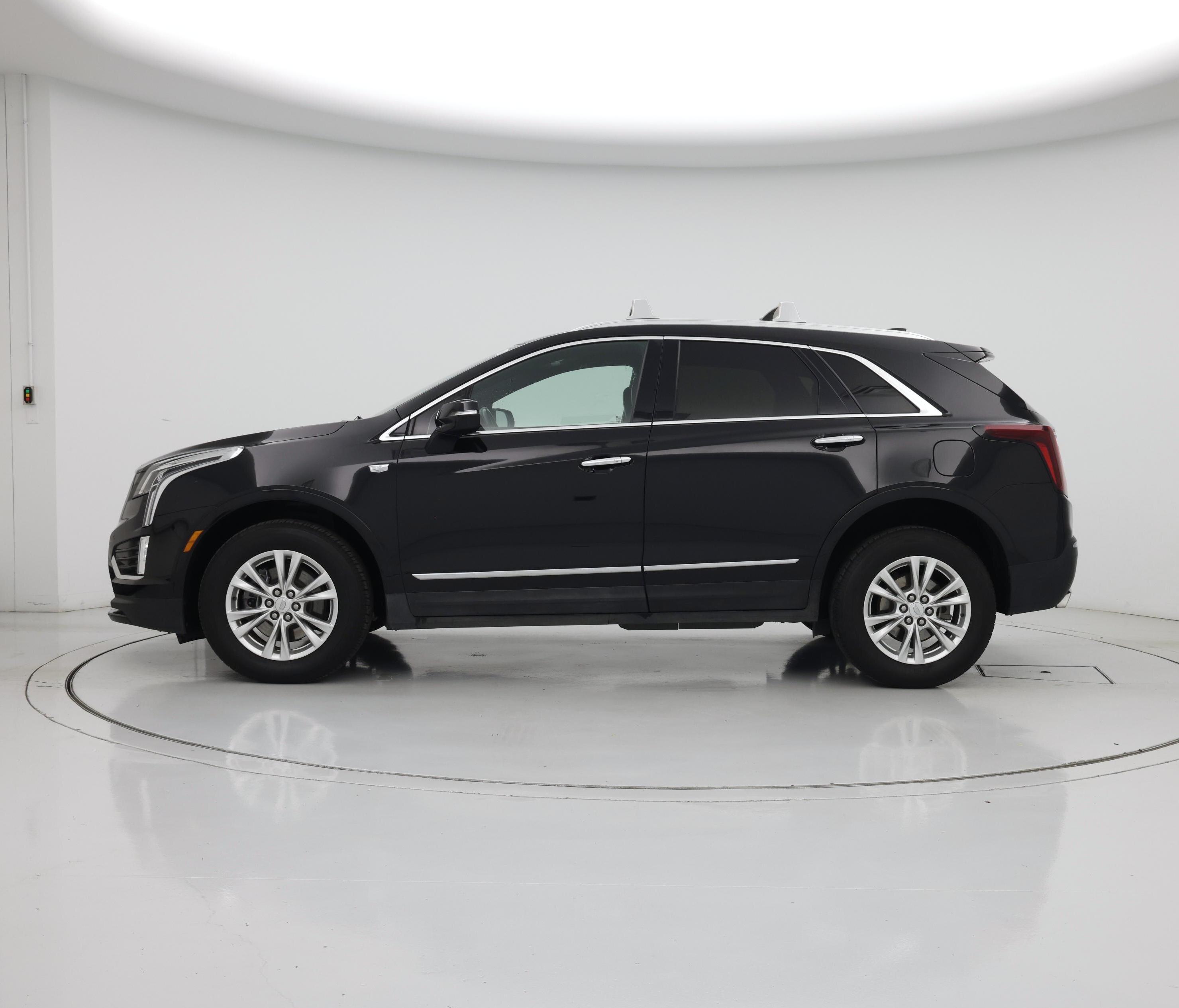 Thumbnail: 2021 Cadillac XT5 - 3