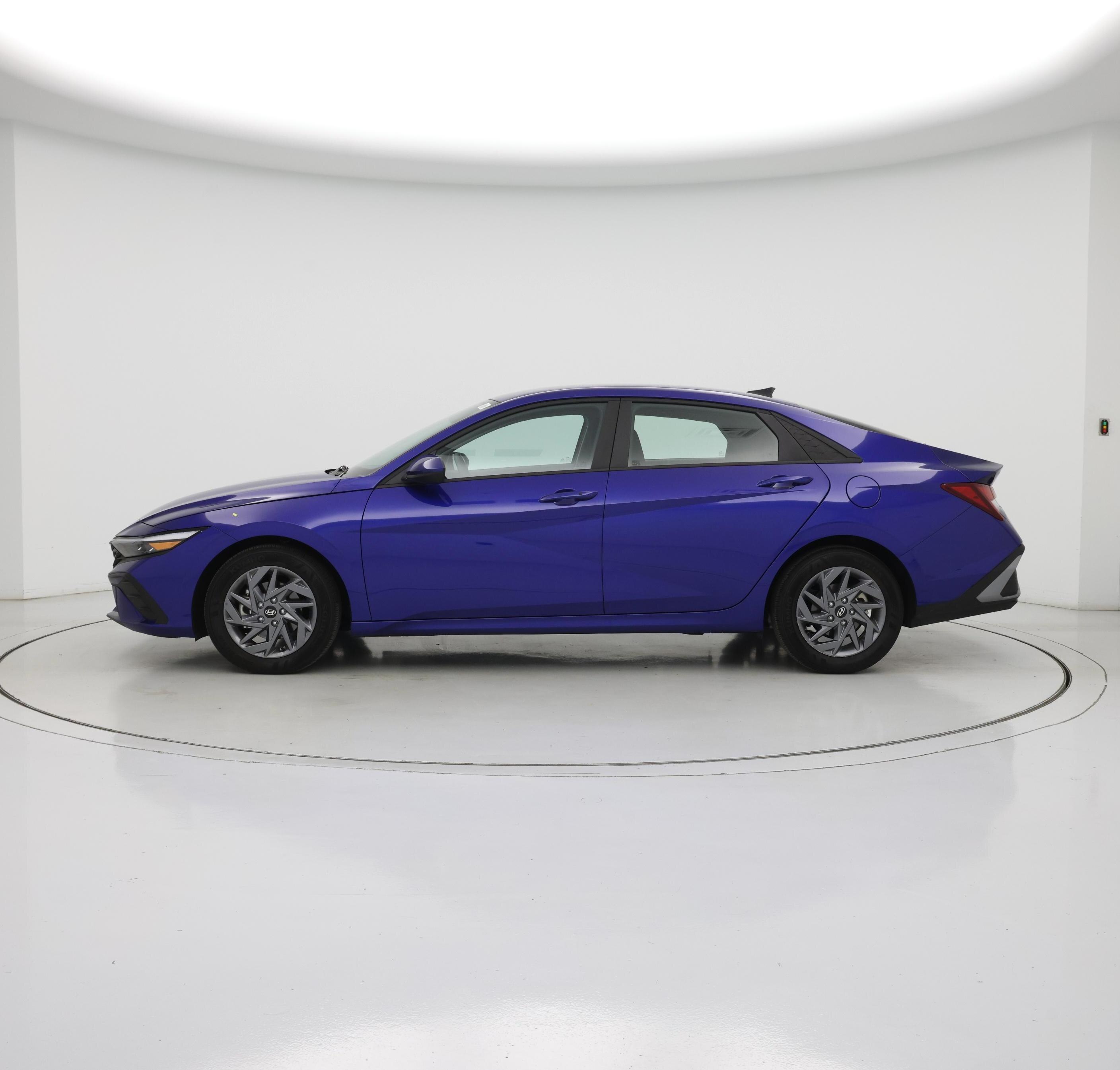 Thumbnail: 2024 Hyundai Elantra - 3
