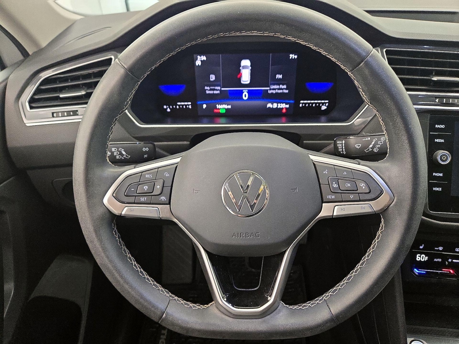 2023 Volkswagen Tiguan SE - Photo 11