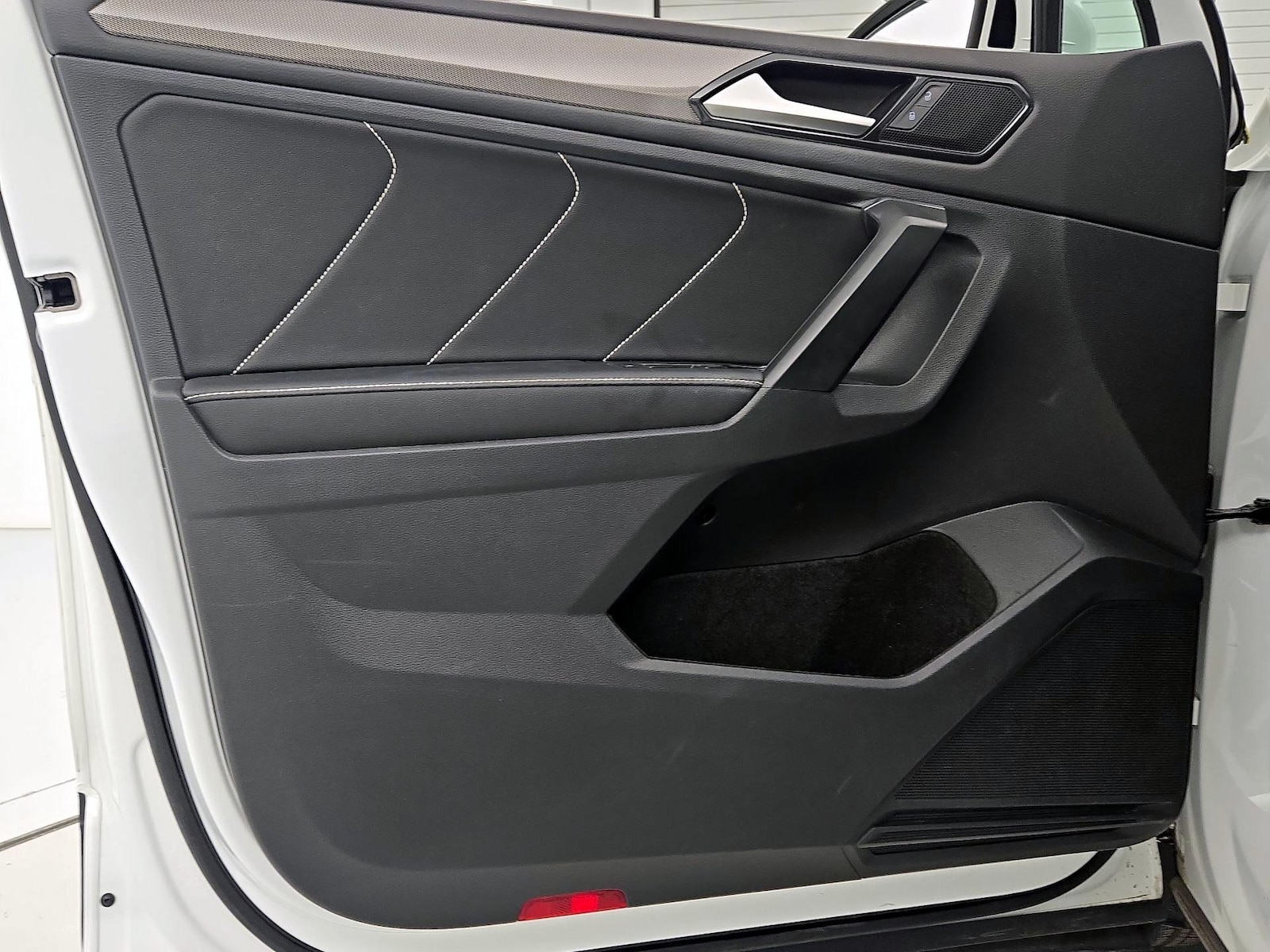 2023 Volkswagen Tiguan SE - Photo 13