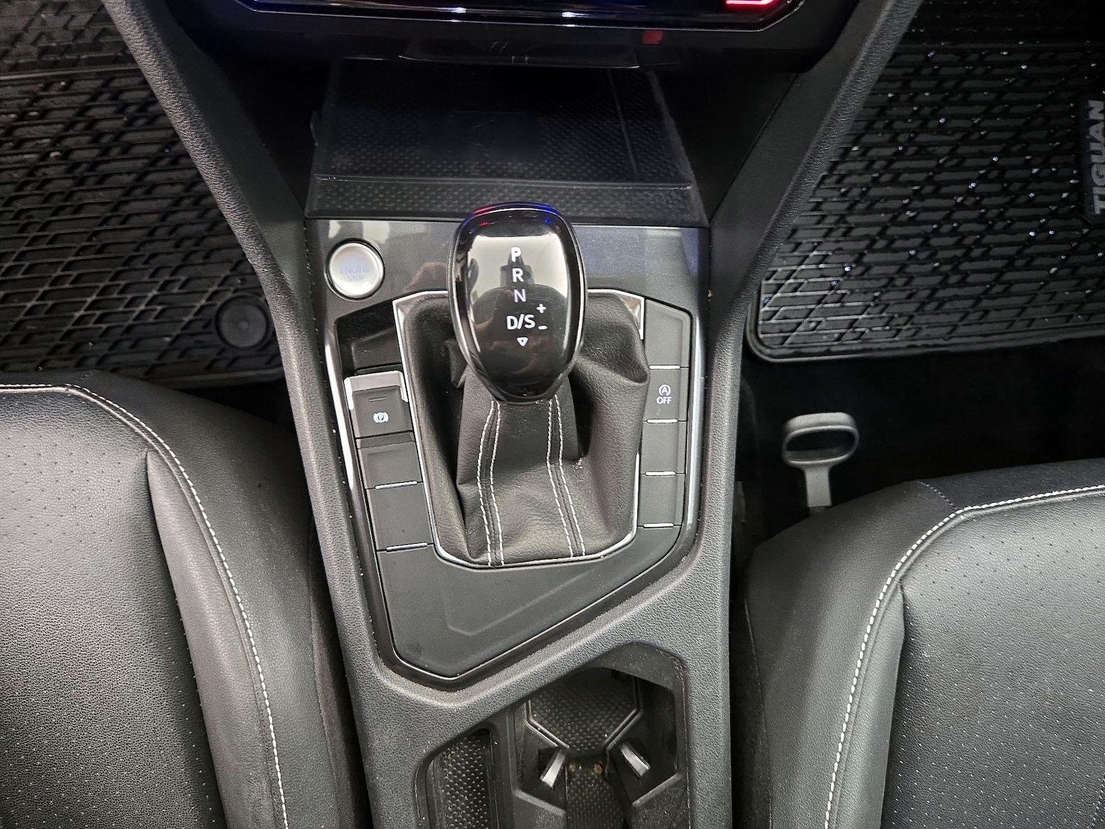 2023 Volkswagen Tiguan SE - Photo 18