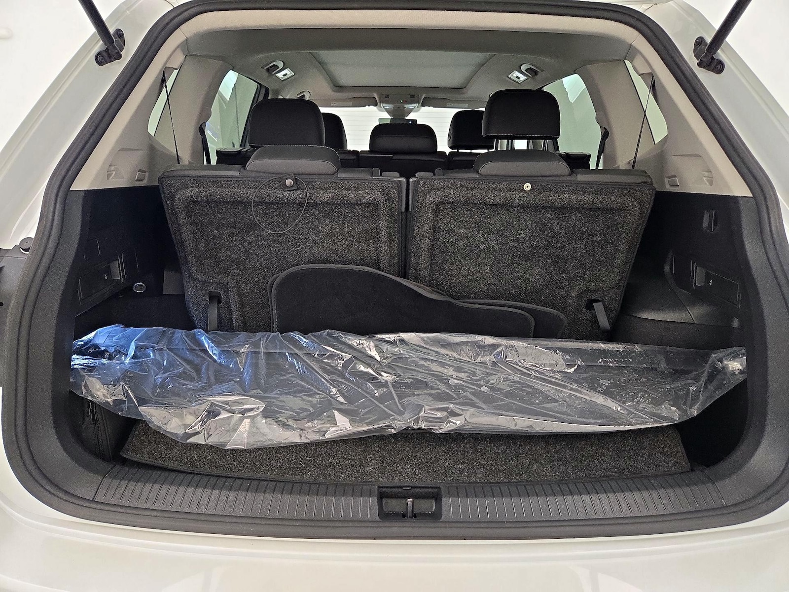2023 Volkswagen Tiguan SE - Photo 23