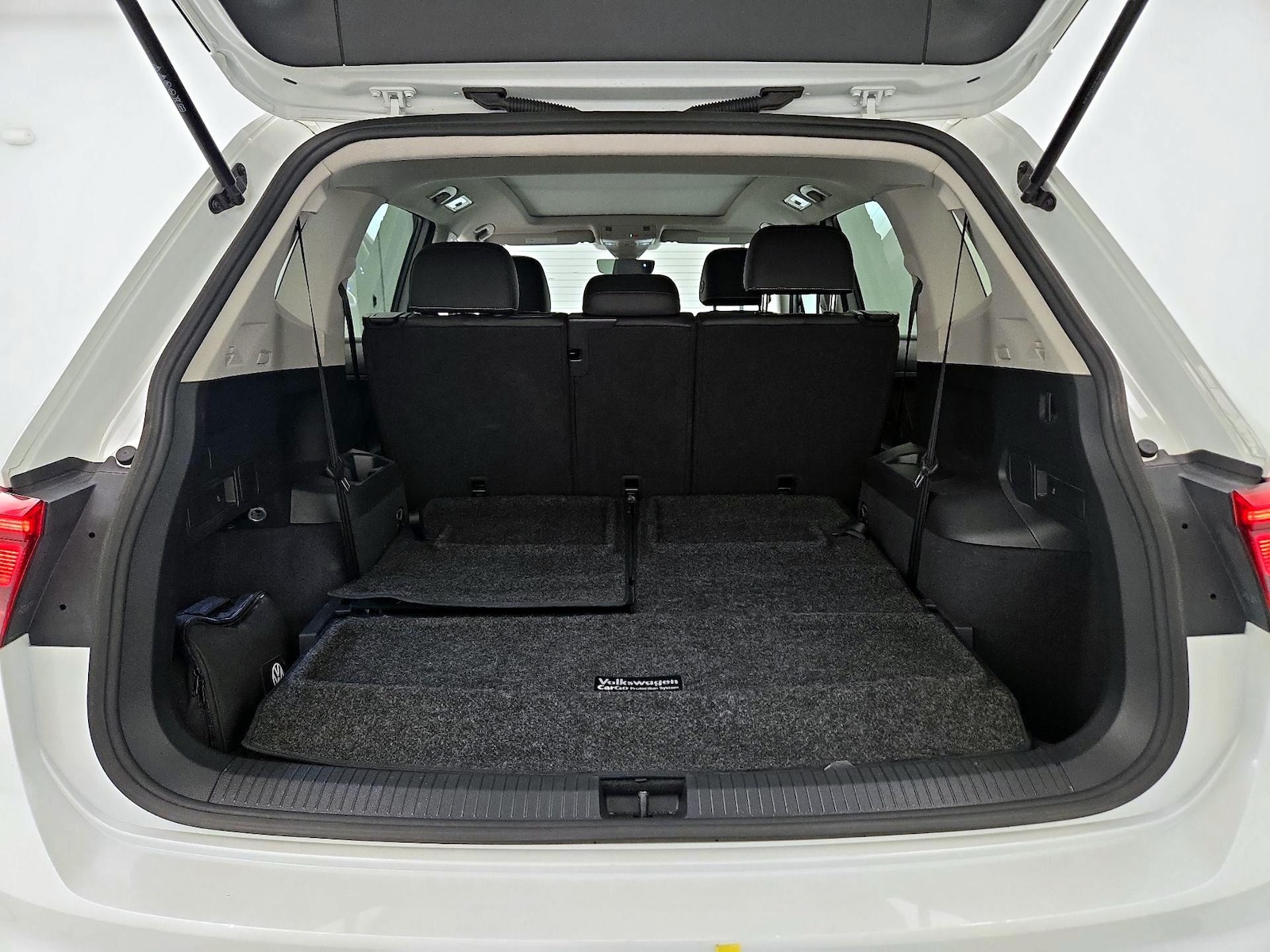 2023 Volkswagen Tiguan SE - Photo 24