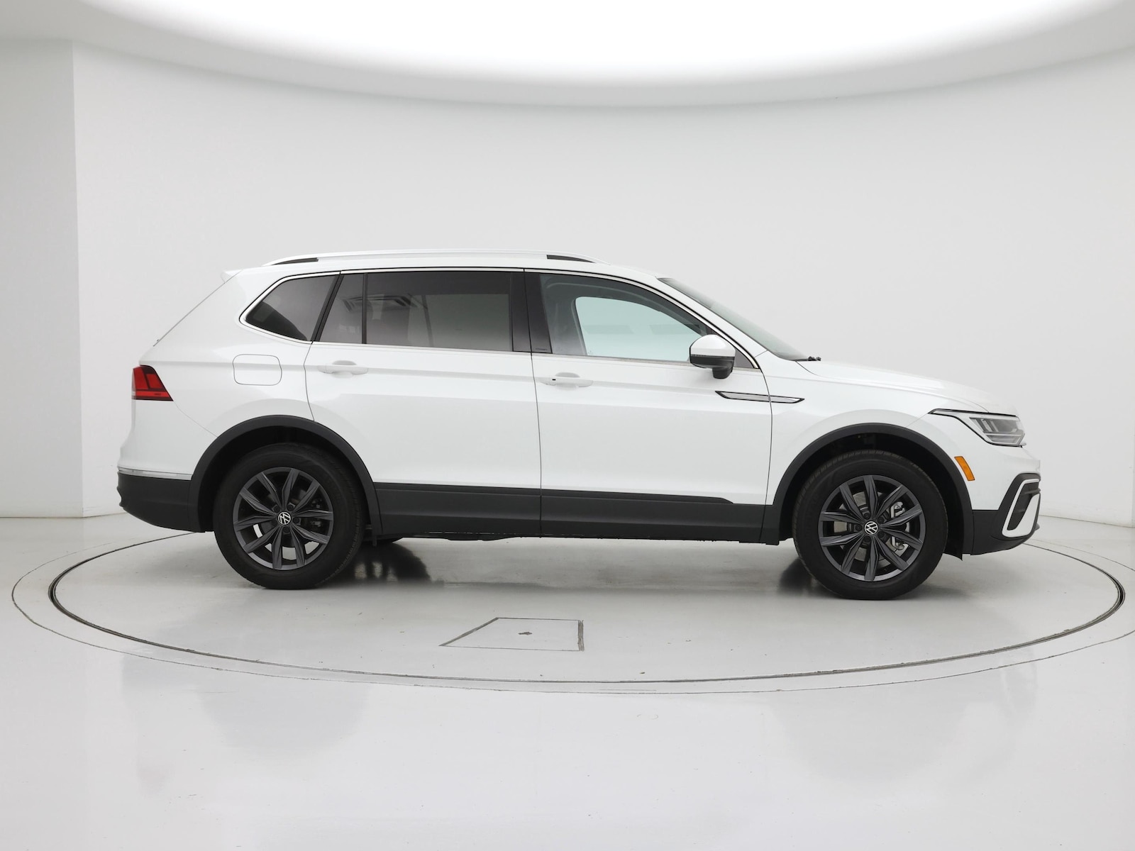 2023 Volkswagen Tiguan SE - Photo 8