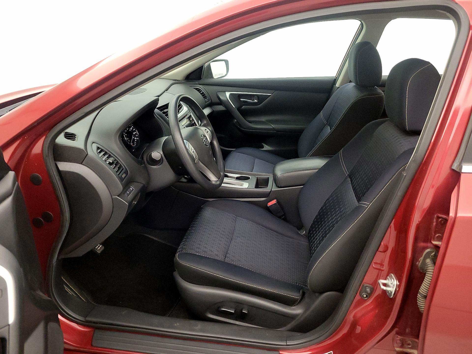 Thumbnail: 2016 Nissan Altima - 11