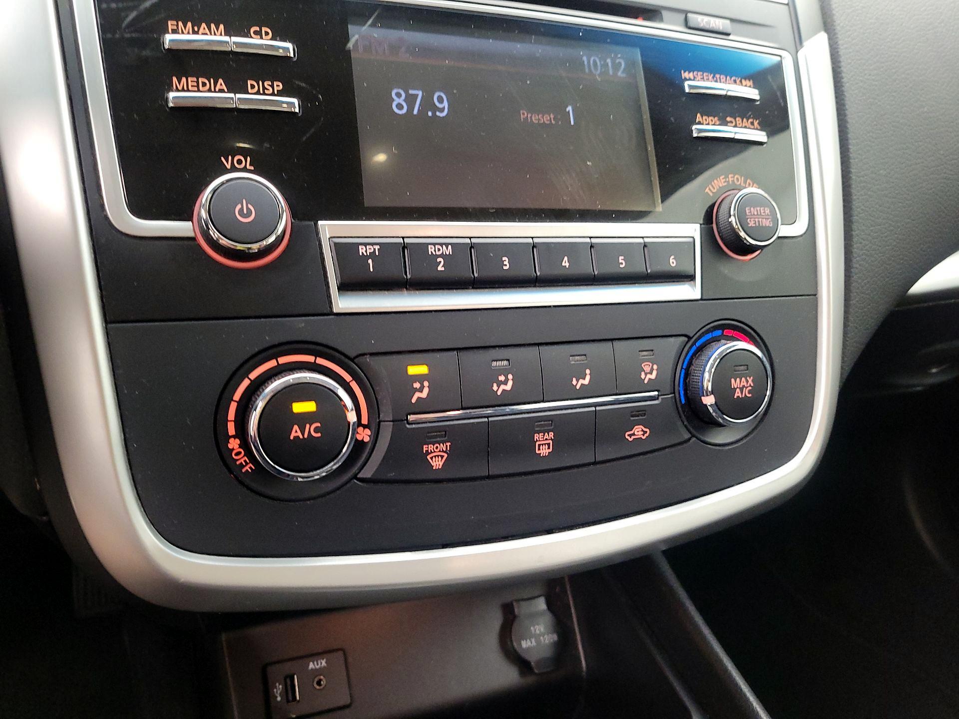 Thumbnail: 2016 Nissan Altima - 16