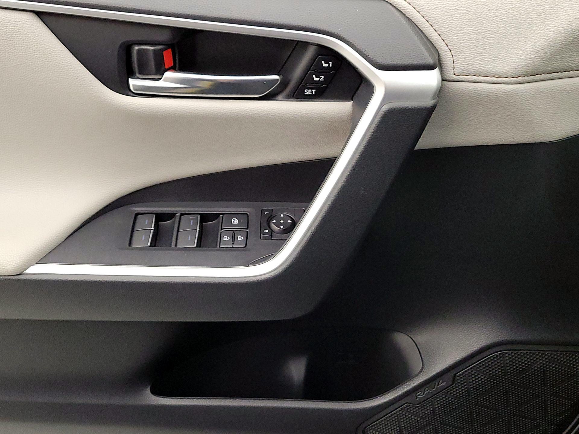 Thumbnail: 2023 Toyota RAV4 - 12