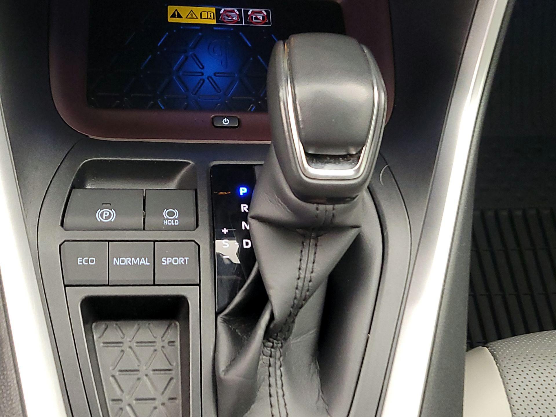 Thumbnail: 2023 Toyota RAV4 - 17