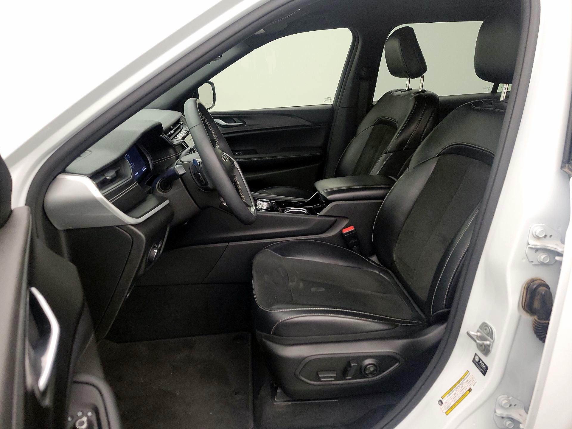 Thumbnail: 2023 Jeep Grand Cherokee L - 11