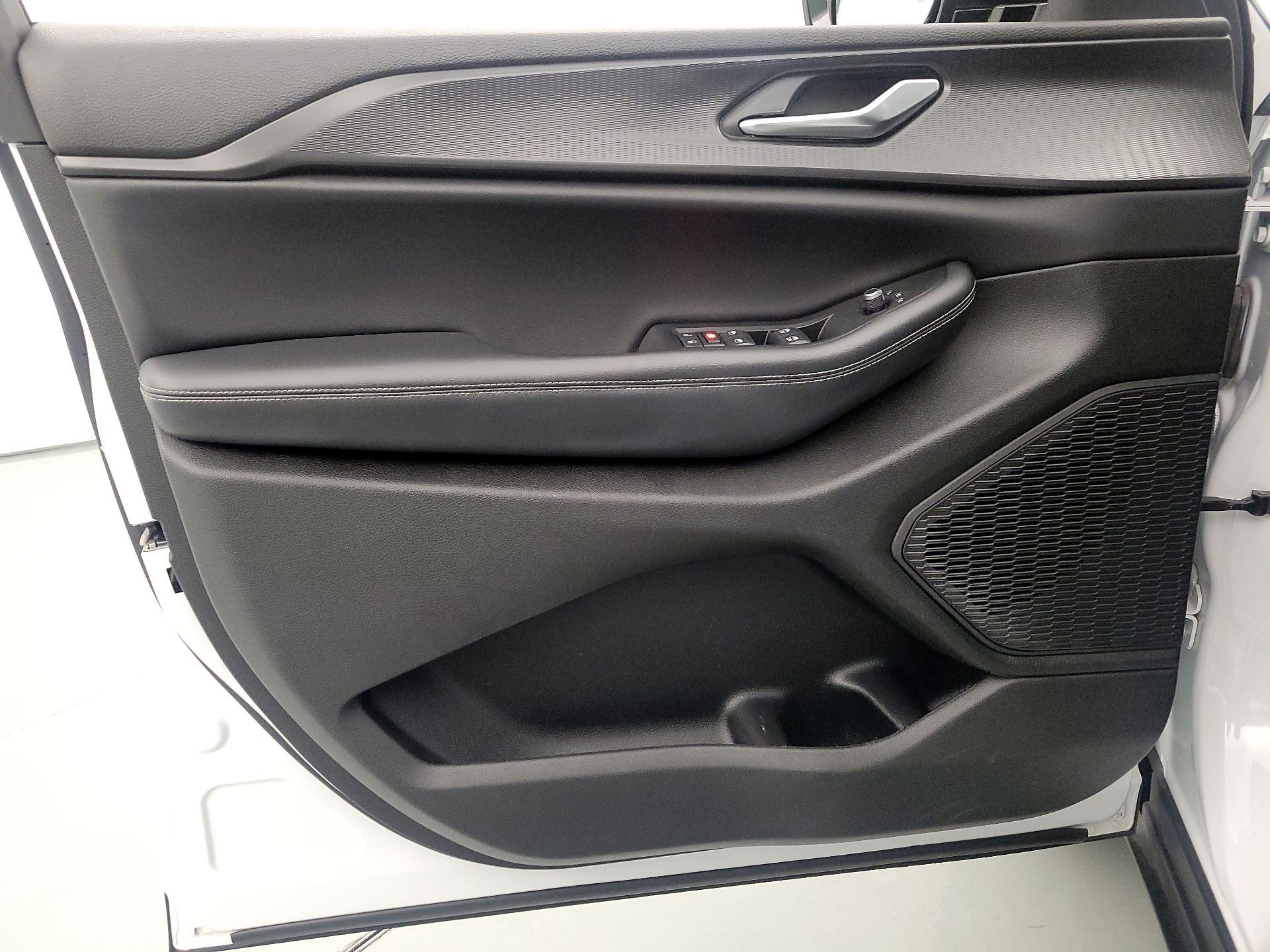 Thumbnail: 2023 Jeep Grand Cherokee L - 12