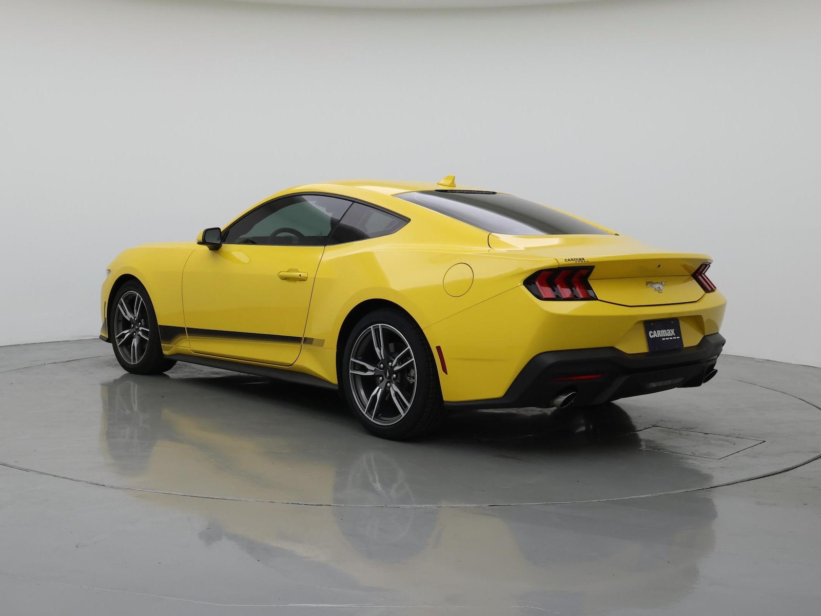 2024 Ford Mustang EcoBoost - Photo 3