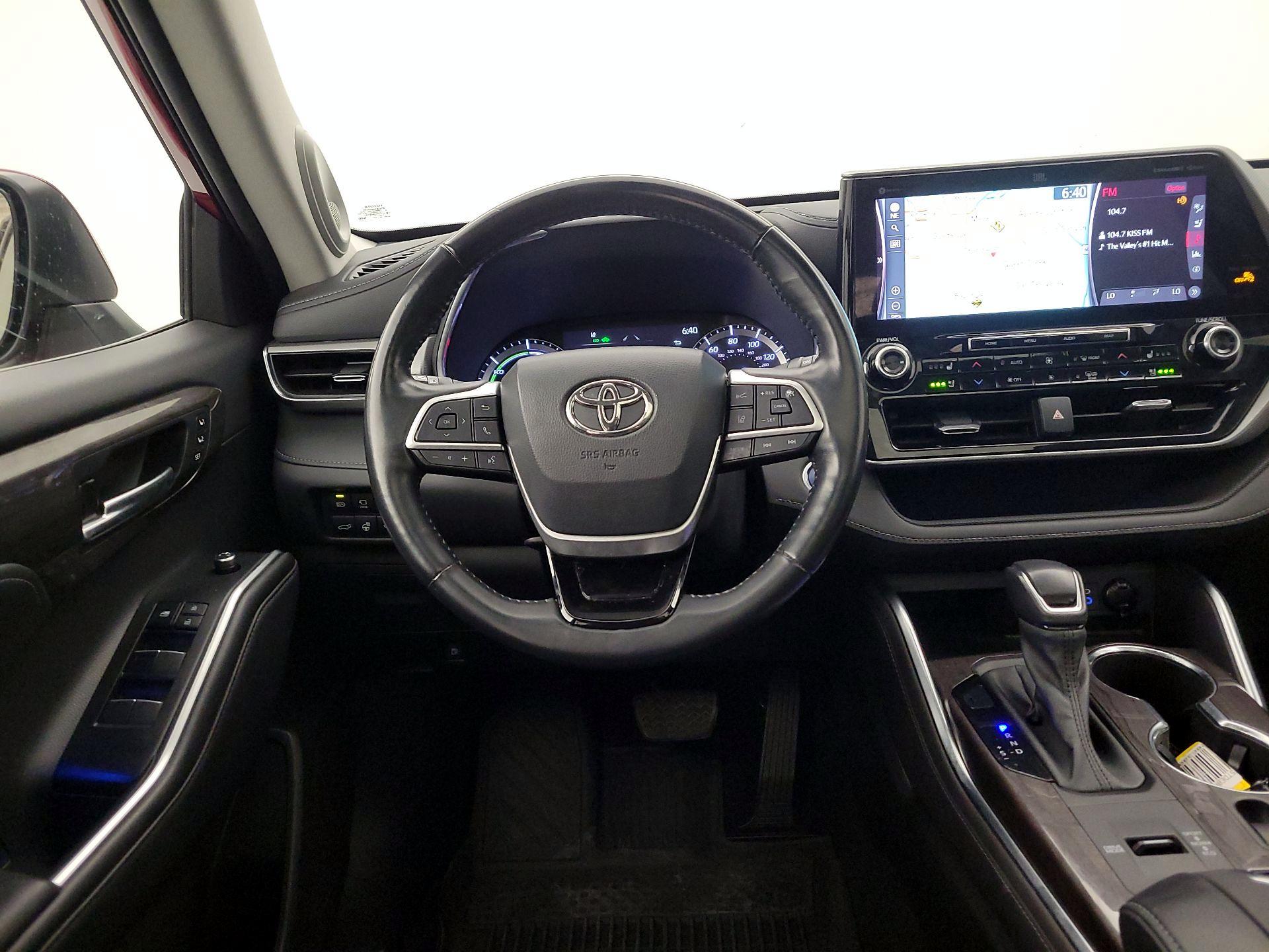 Thumbnail: 2022 Toyota Highlander - 10