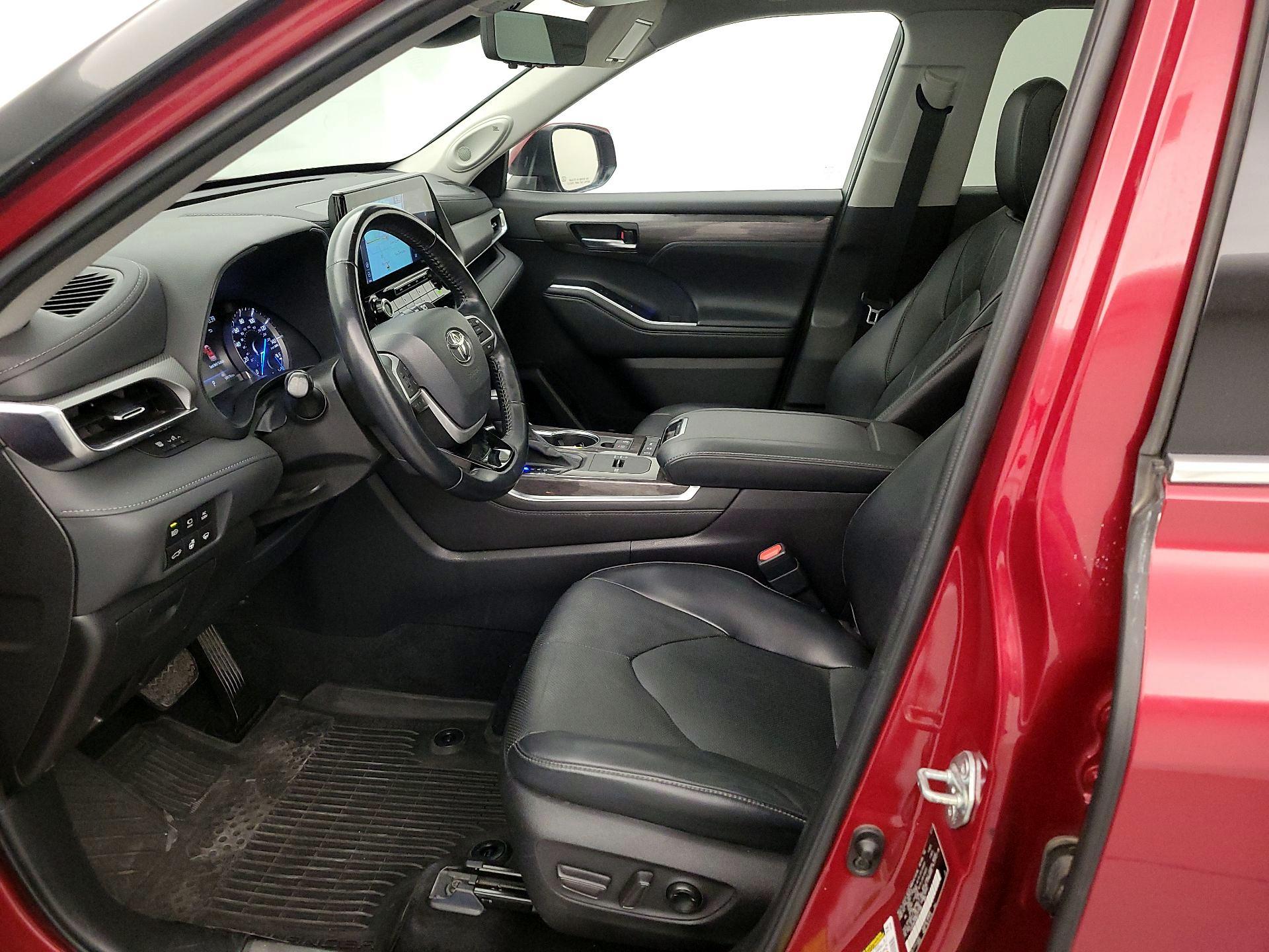 Thumbnail: 2022 Toyota Highlander - 11