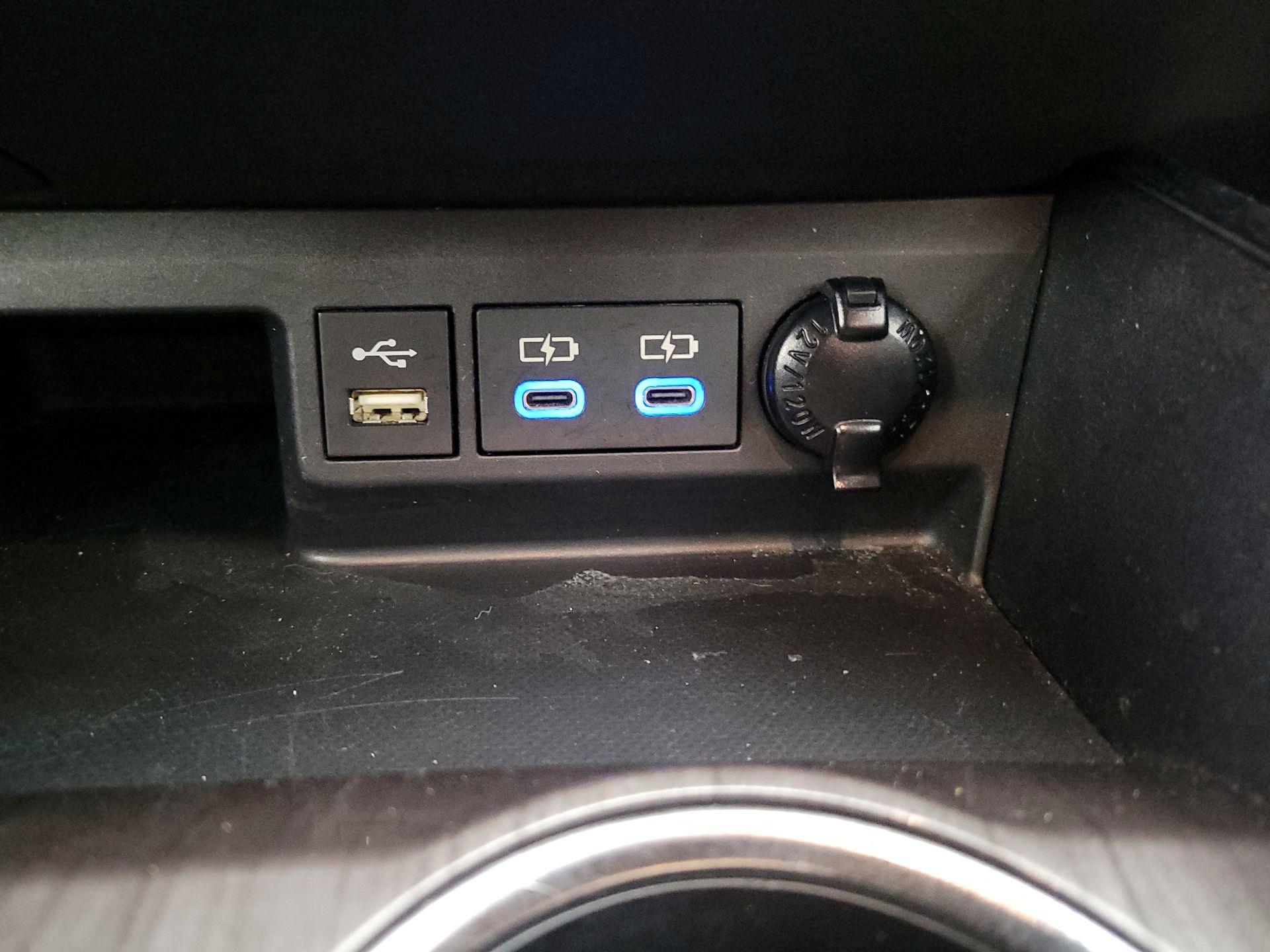 Thumbnail: 2022 Toyota Highlander - 19