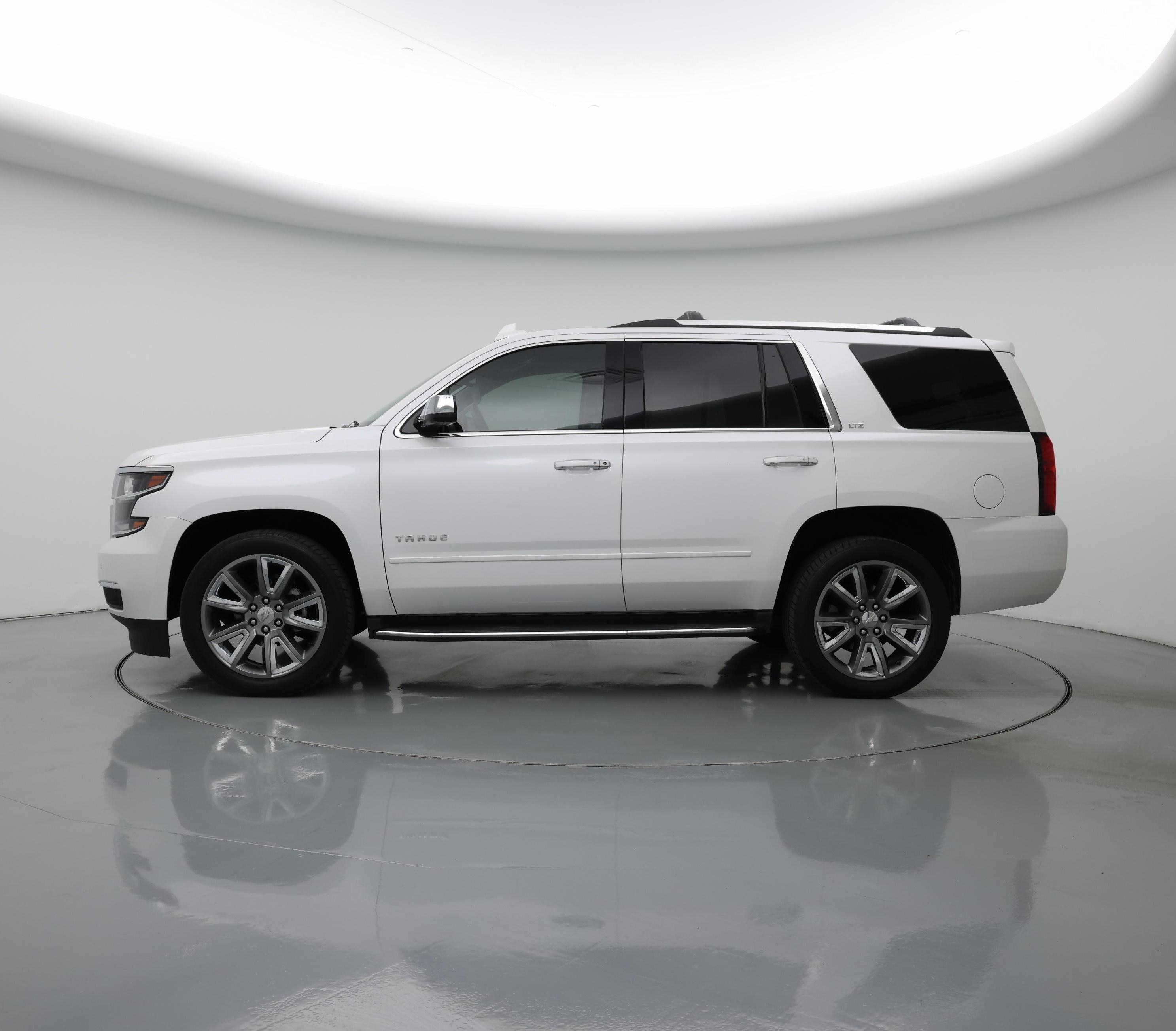 Thumbnail: 2016 Chevrolet Tahoe - 3