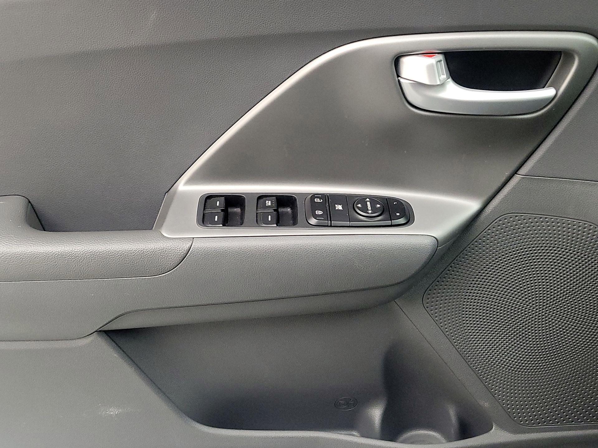 Thumbnail: 2019 Kia Niro - 12