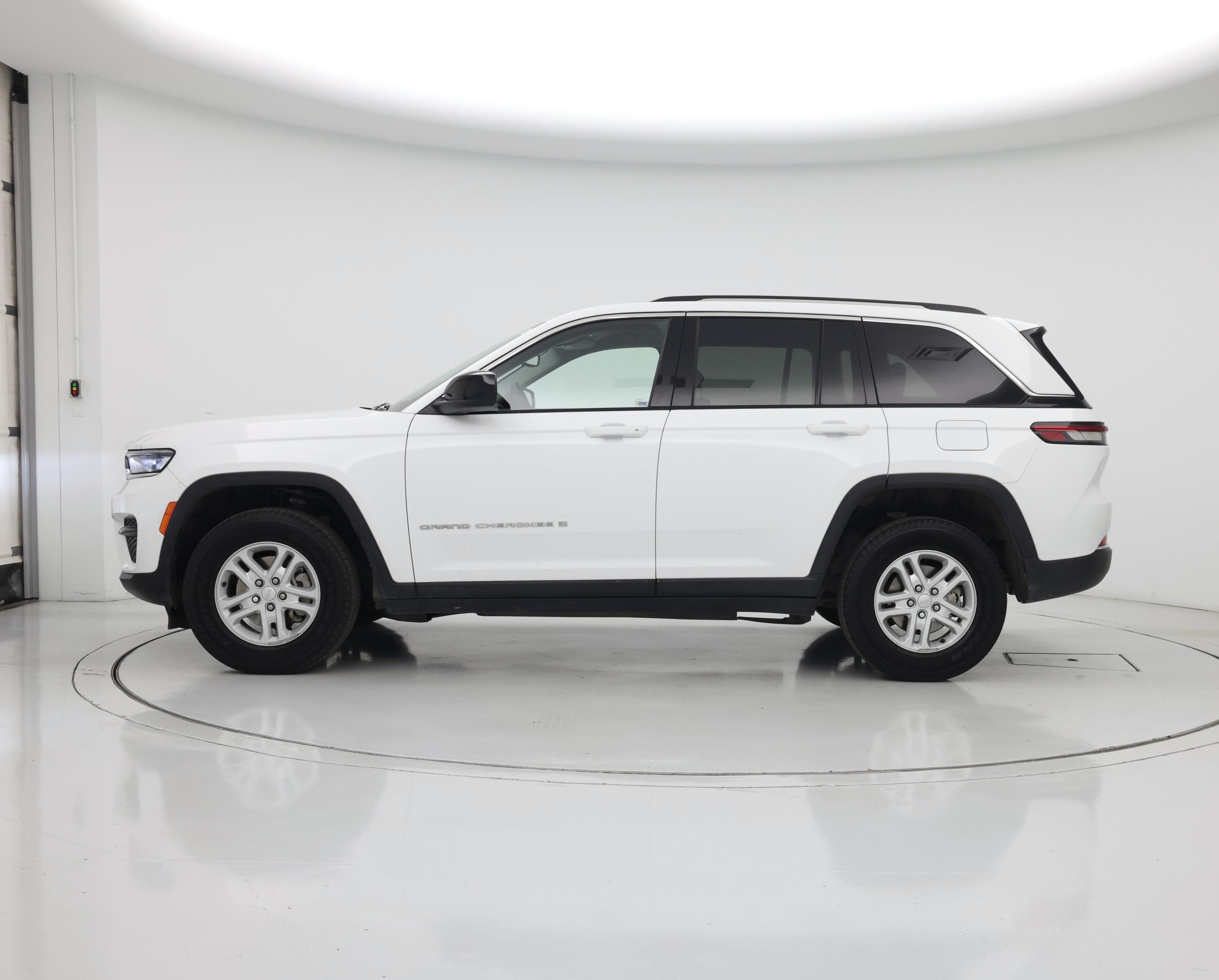 Thumbnail: 2023 Jeep Grand Cherokee - 3