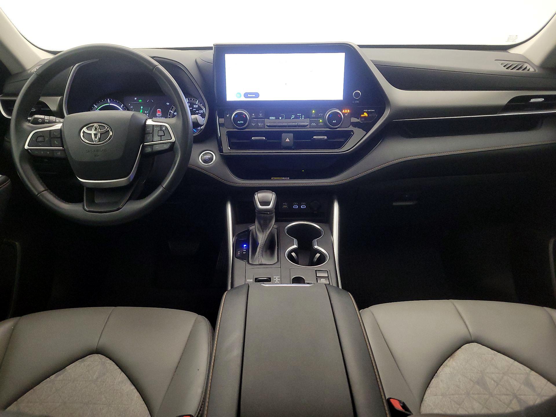 Thumbnail: 2023 Toyota Highlander - 9
