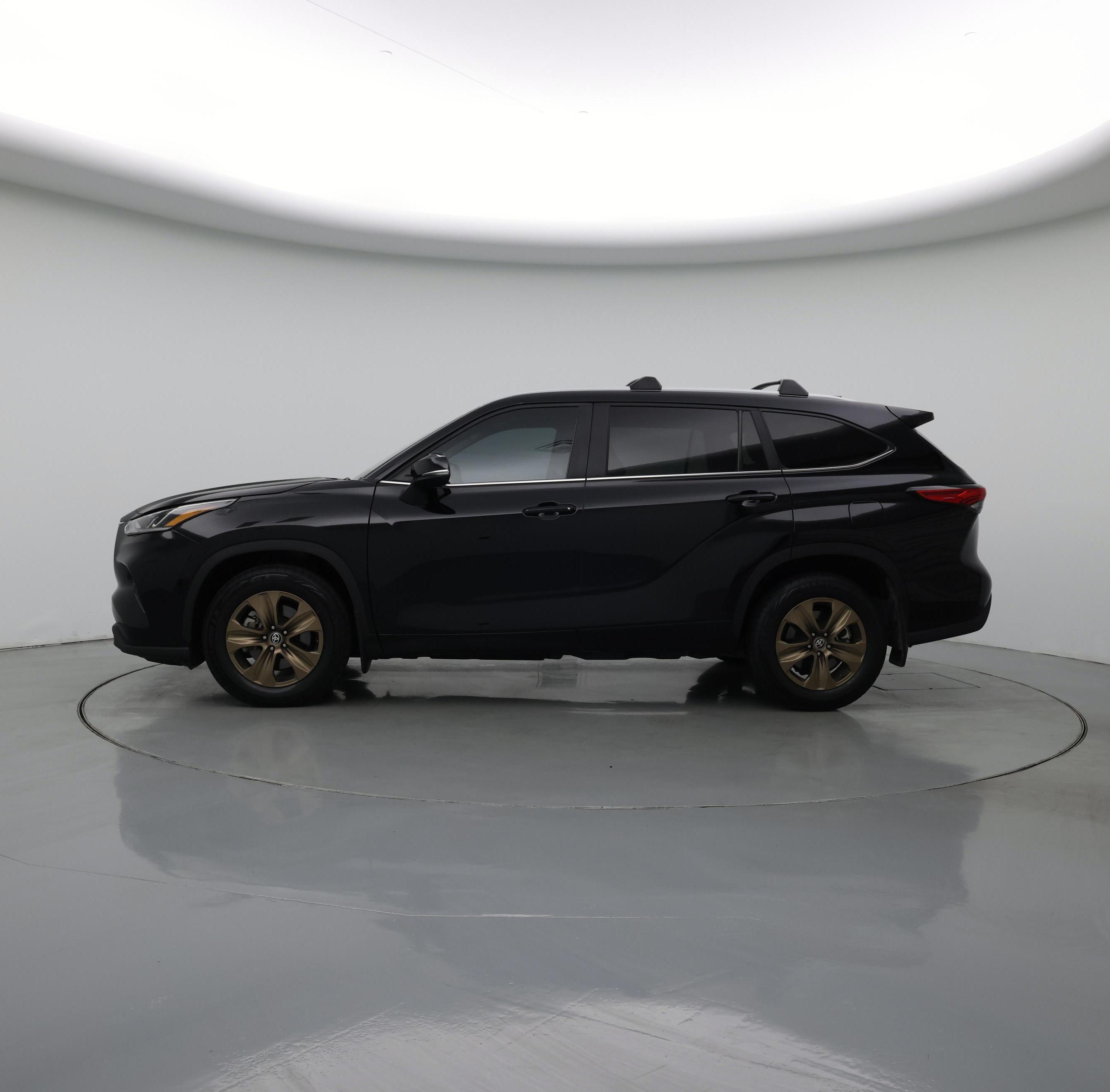 Thumbnail: 2023 Toyota Highlander - 3