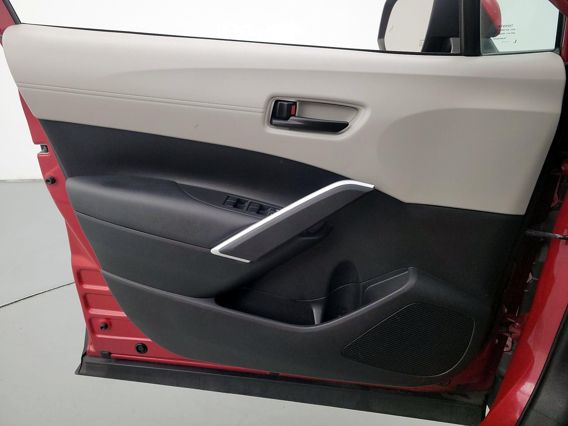 Thumbnail: 2022 Toyota Corolla Cross - 12