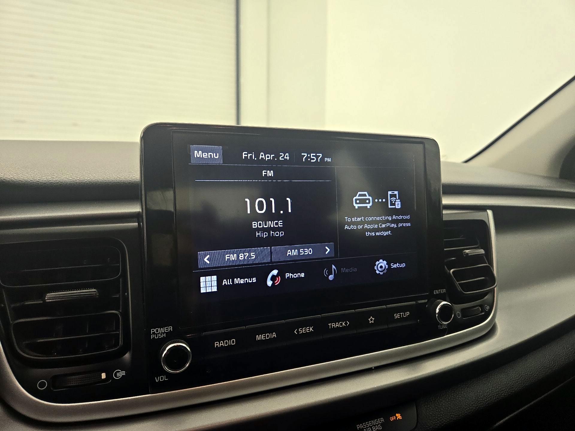 Thumbnail: 2021 Kia Rio - 15
