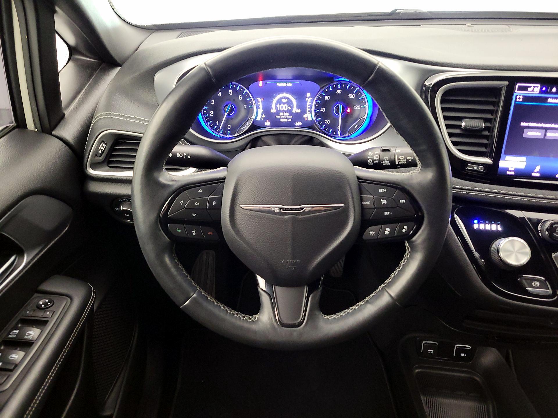 Thumbnail: 2021 Chrysler Pacifica - 10