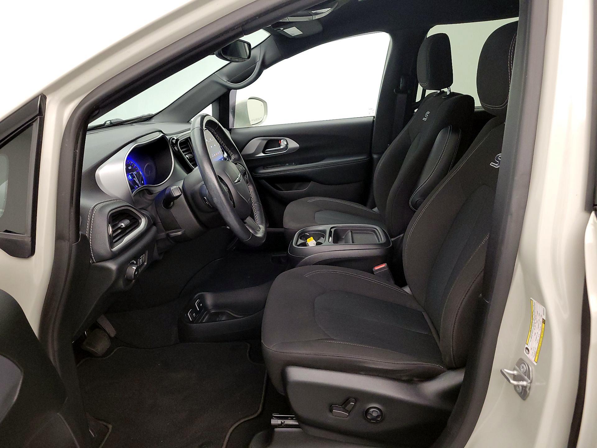 Thumbnail: 2021 Chrysler Pacifica - 11