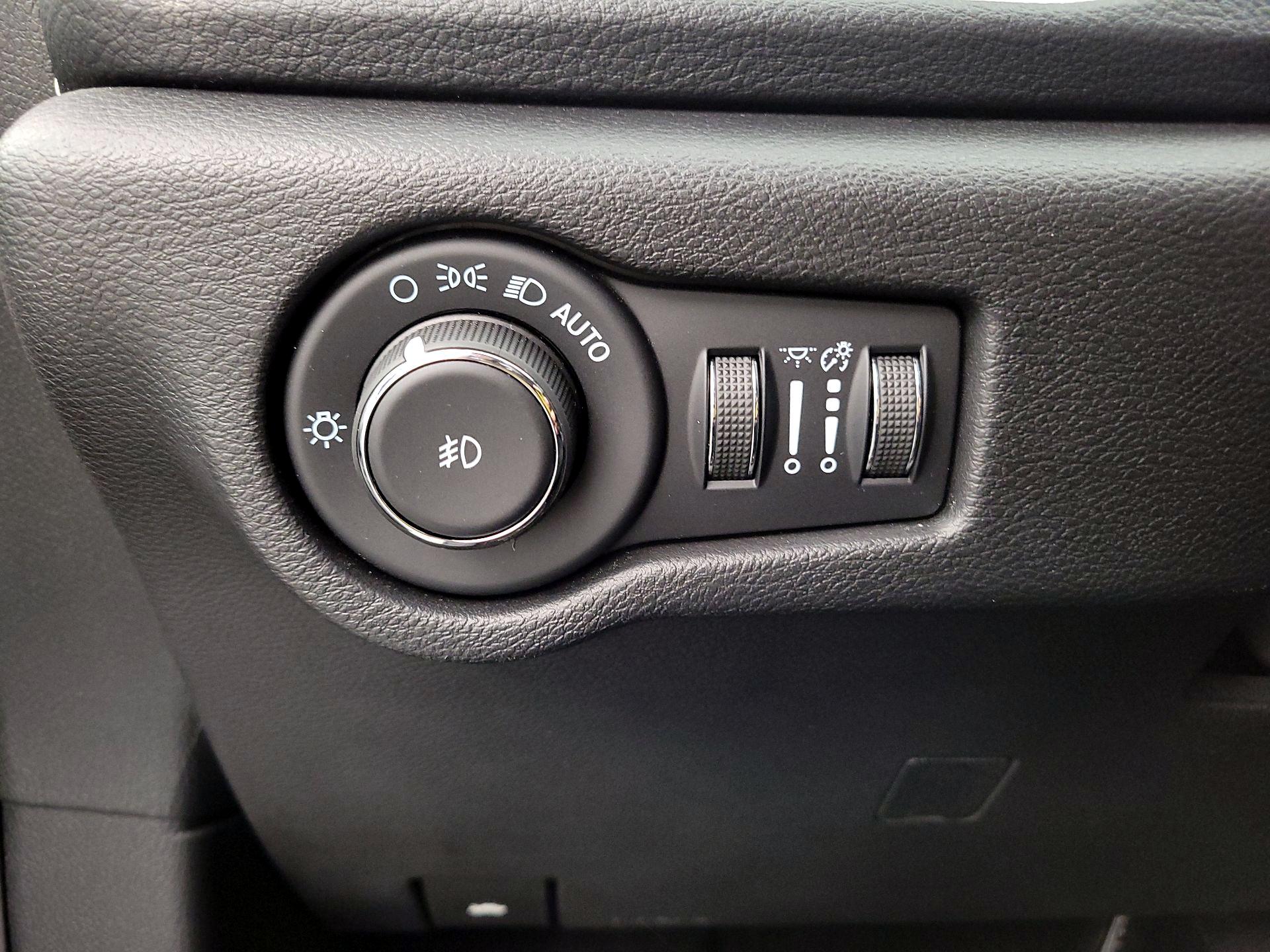 Thumbnail: 2021 Chrysler Pacifica - 13