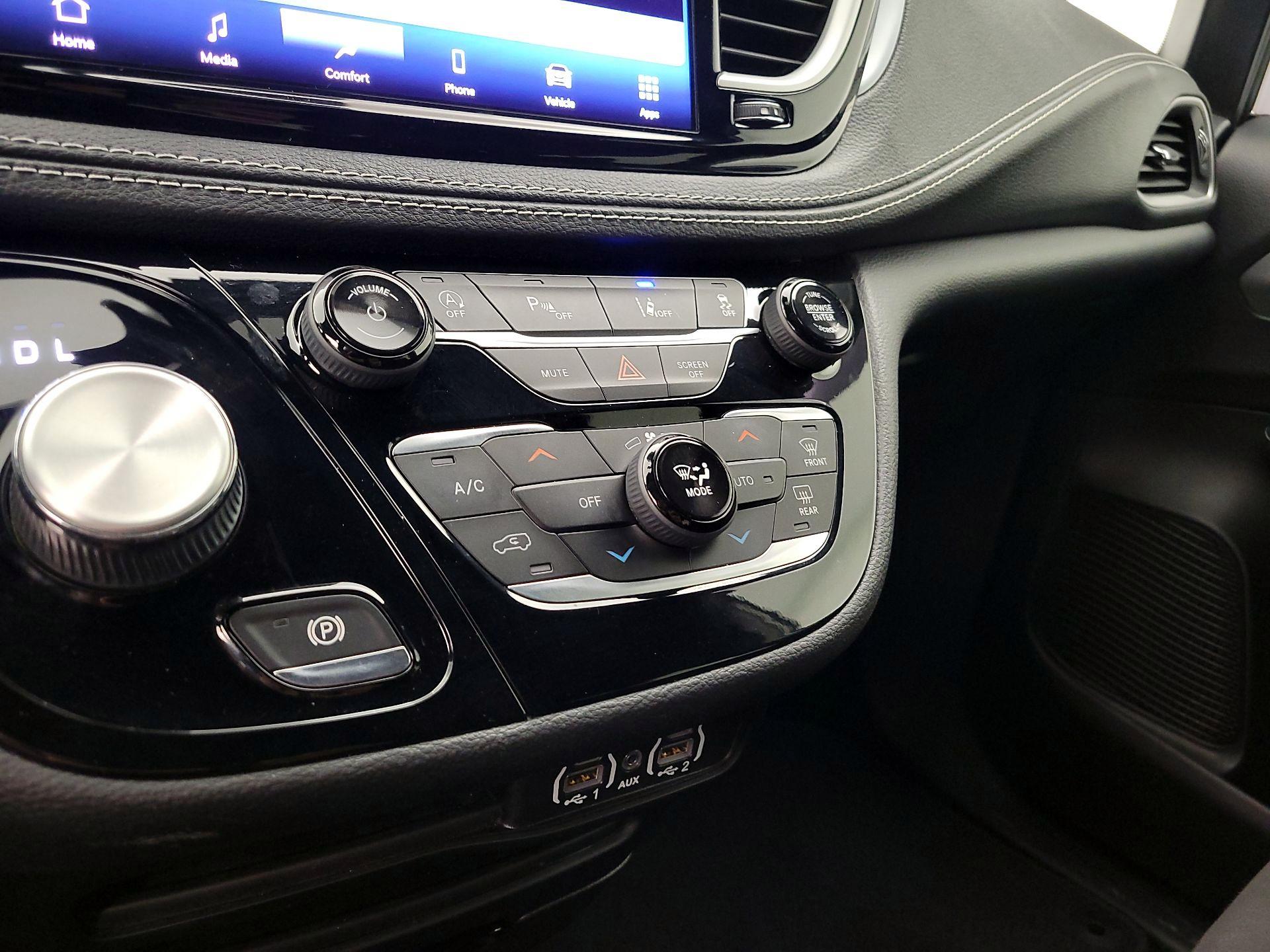 Thumbnail: 2021 Chrysler Pacifica - 16