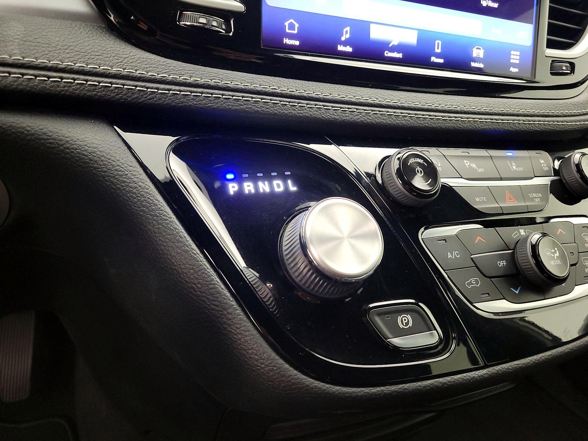 Thumbnail: 2021 Chrysler Pacifica - 17