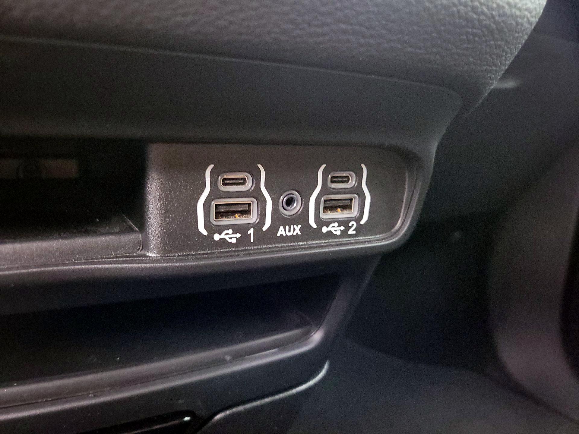 Thumbnail: 2021 Chrysler Pacifica - 18