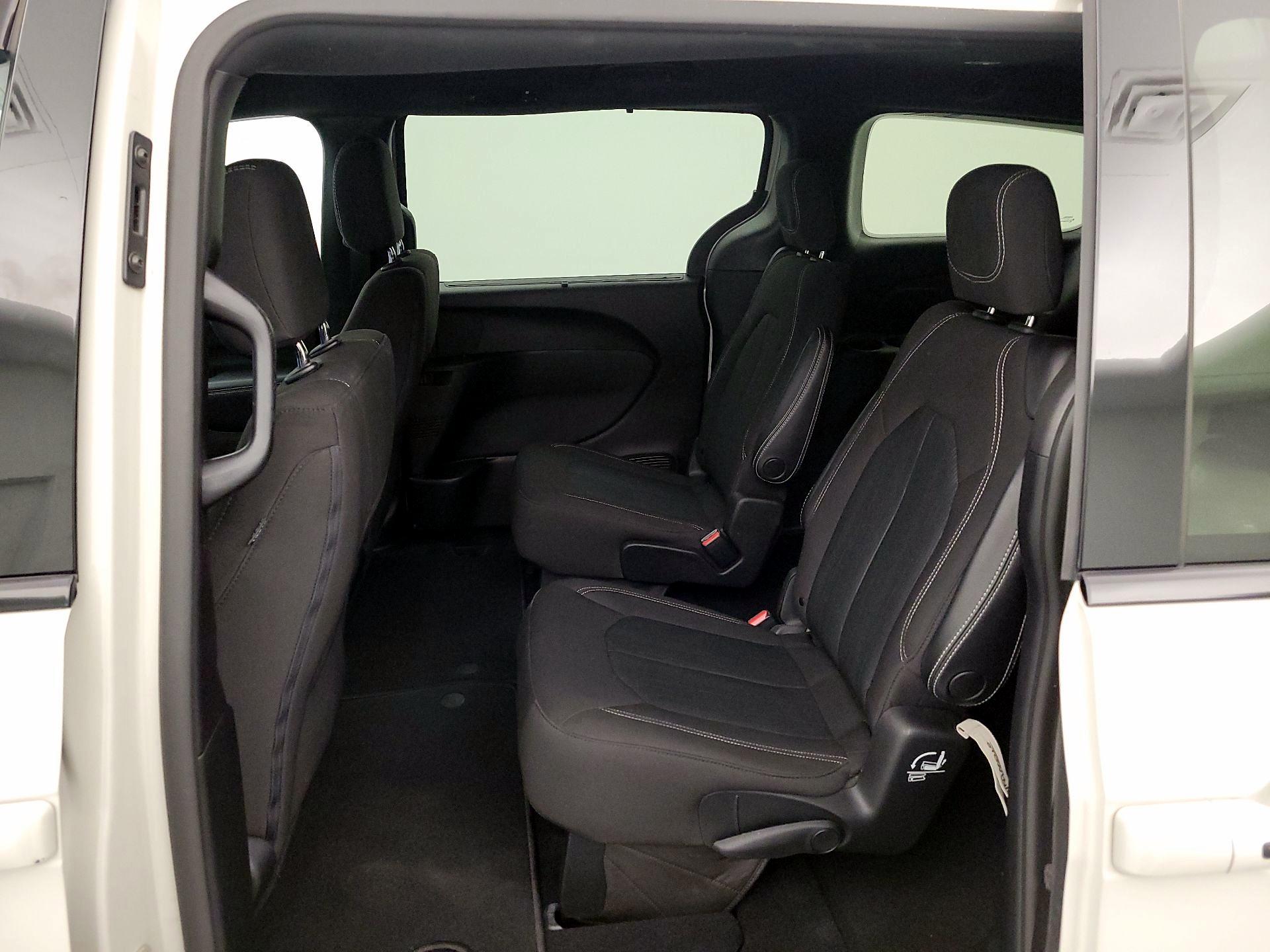 Thumbnail: 2021 Chrysler Pacifica - 19