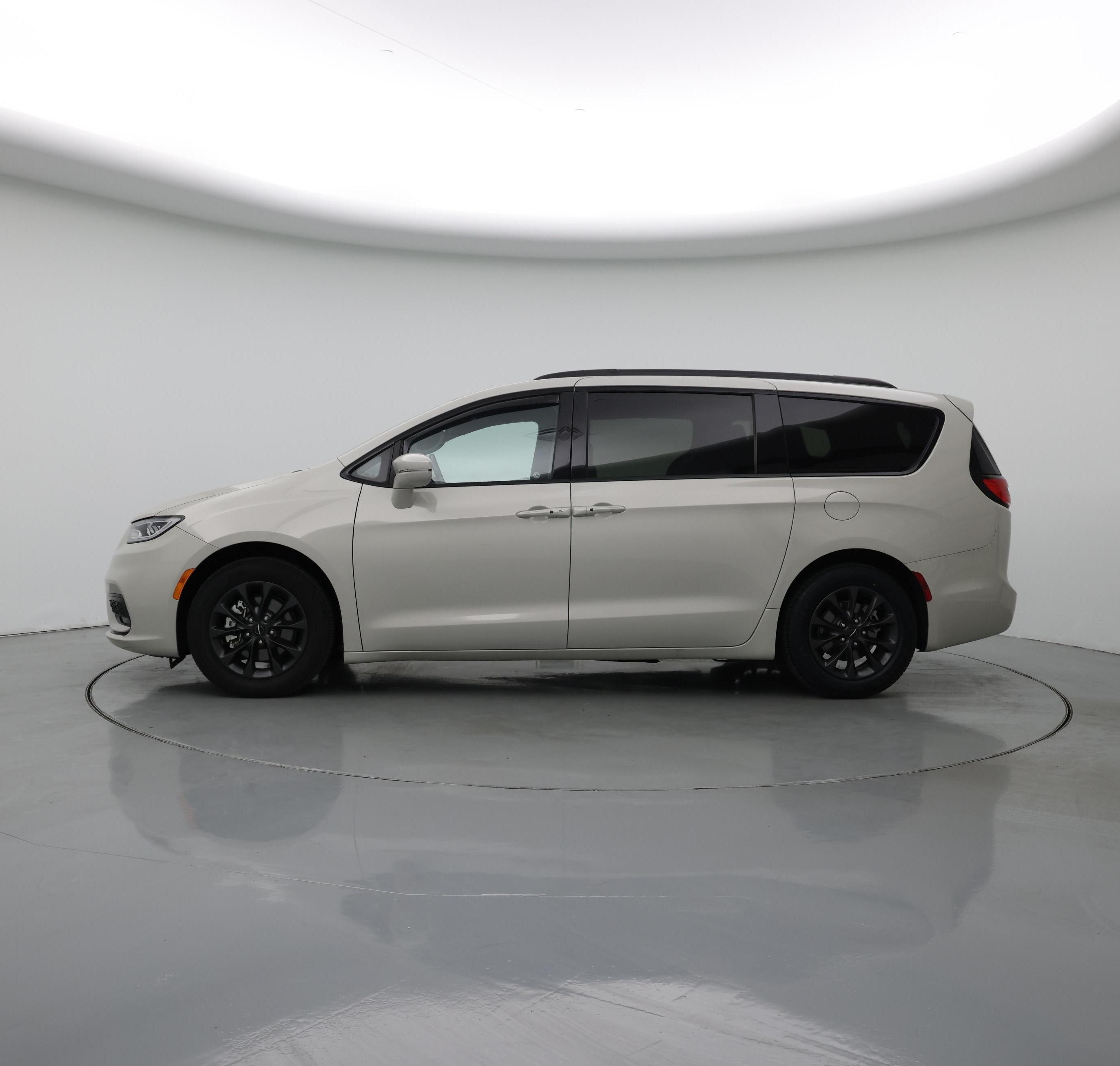 Thumbnail: 2021 Chrysler Pacifica - 3
