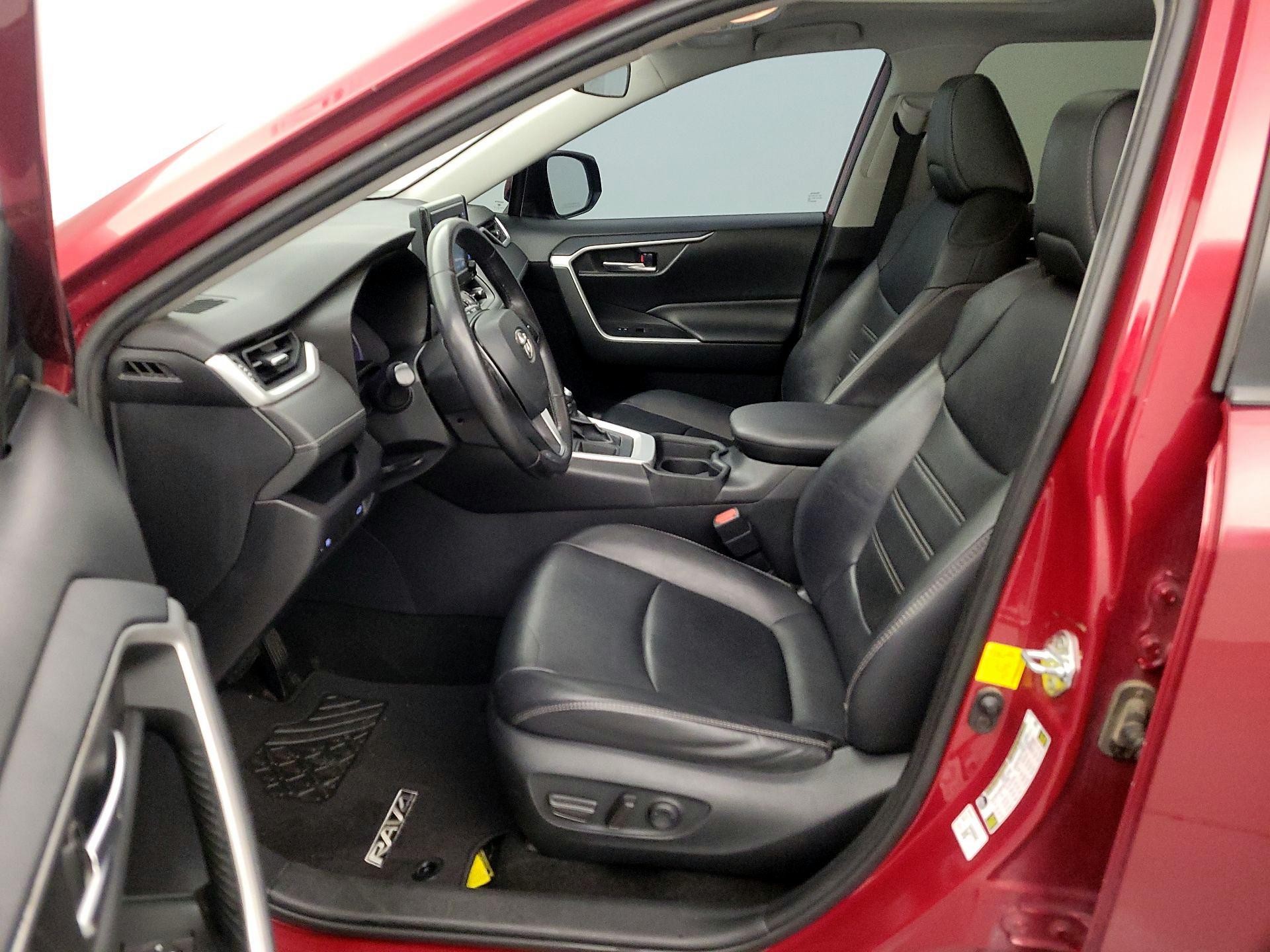 Thumbnail: 2019 Toyota RAV4 - 11