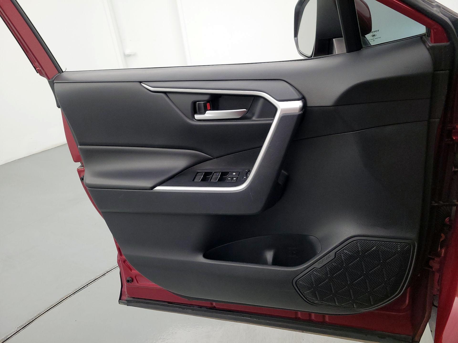 Thumbnail: 2019 Toyota RAV4 - 12