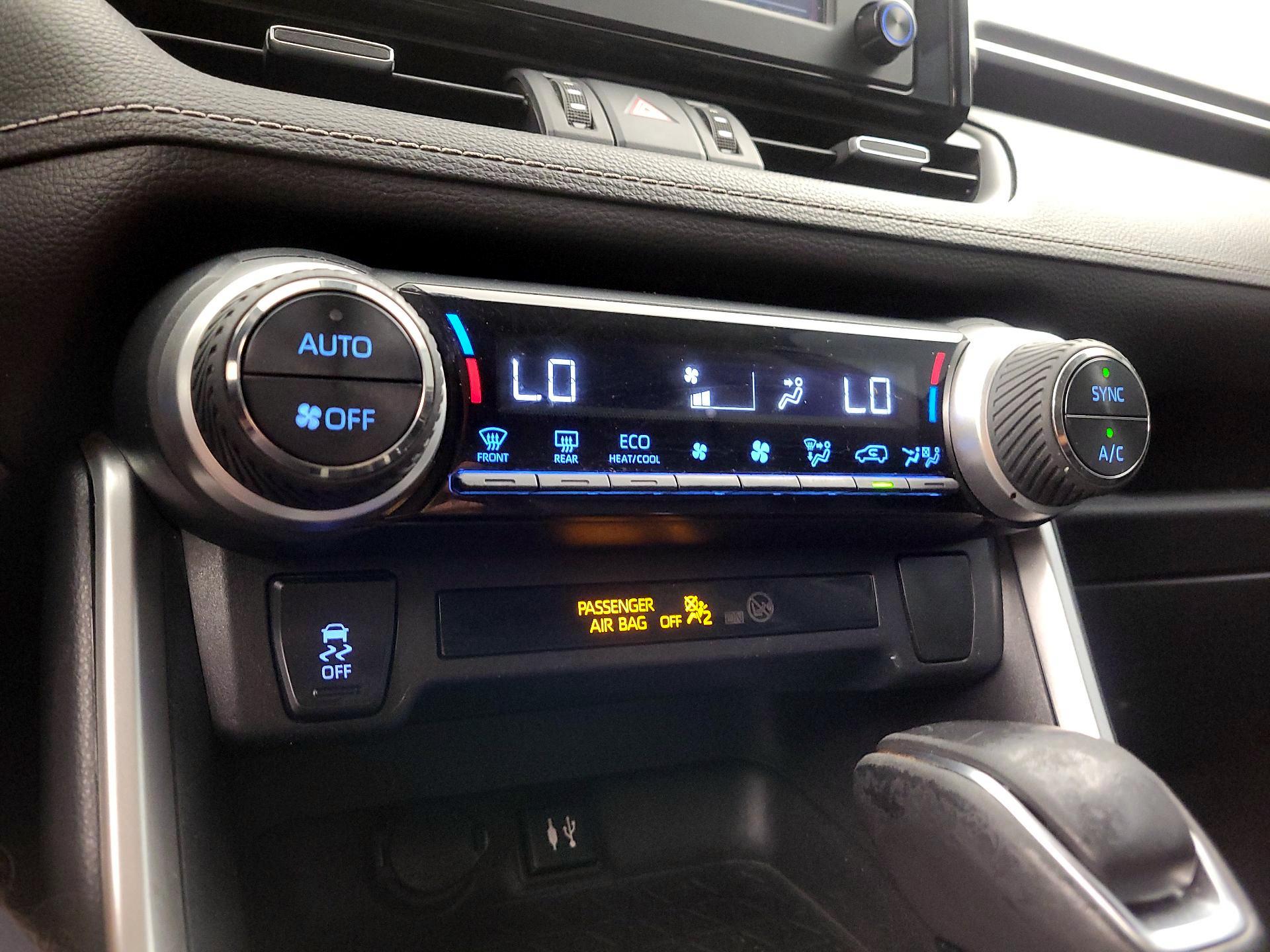 Thumbnail: 2019 Toyota RAV4 - 16